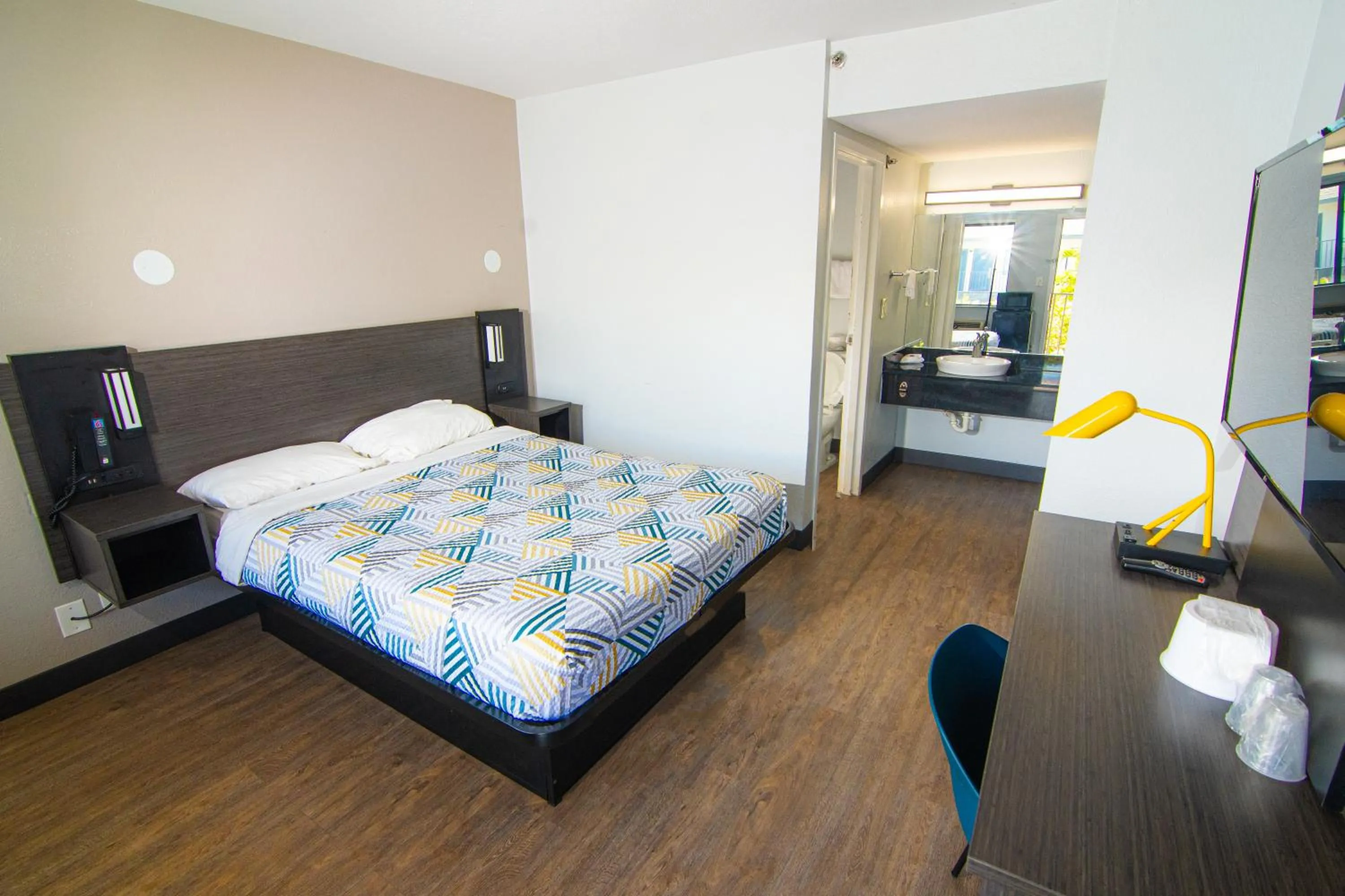 Bedroom, Bed in Motel 6-Lantana West Palm Beach, FL