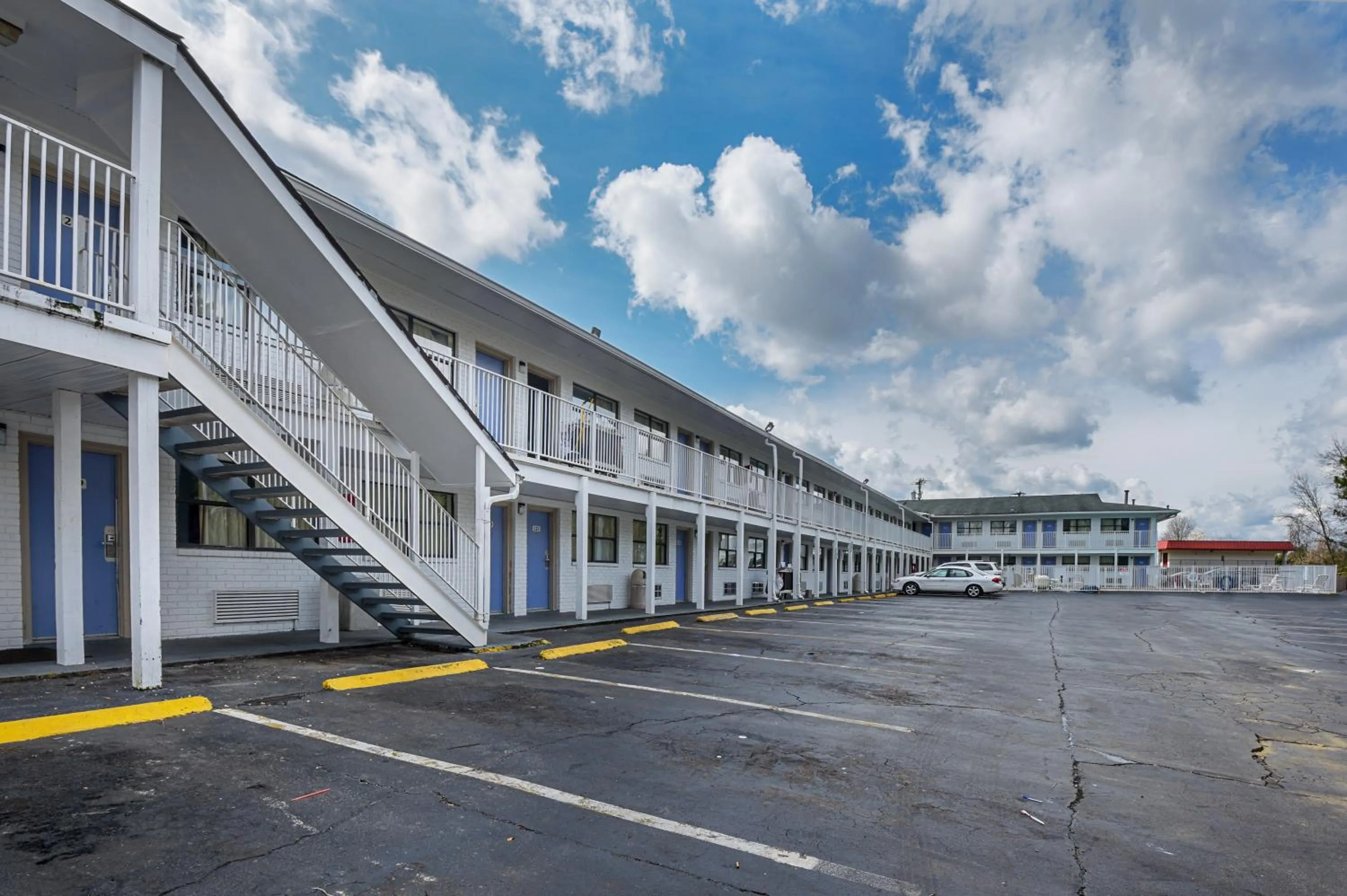 Property building in Motel 6 Chattanooga, TN