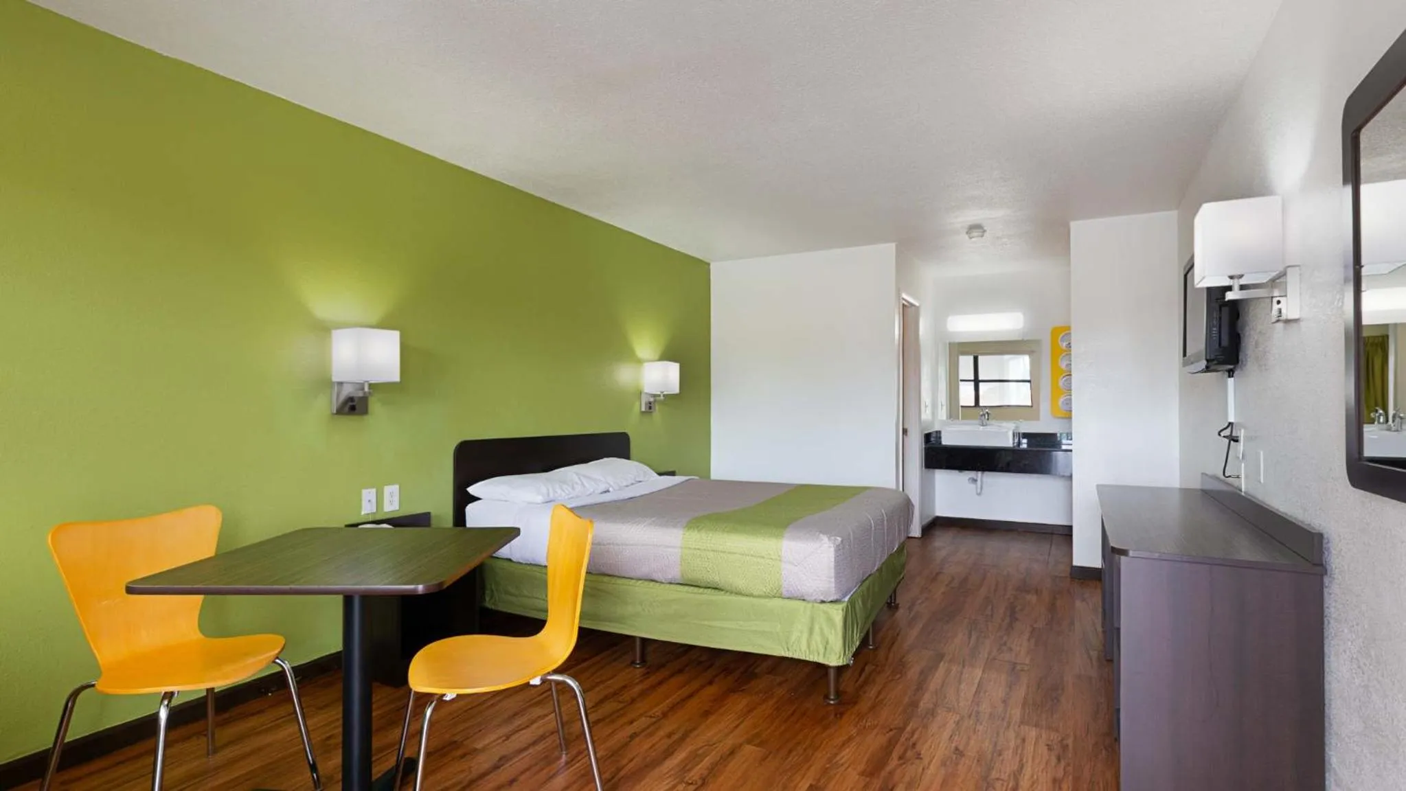 Bed in Motel 6 Chattanooga, TN