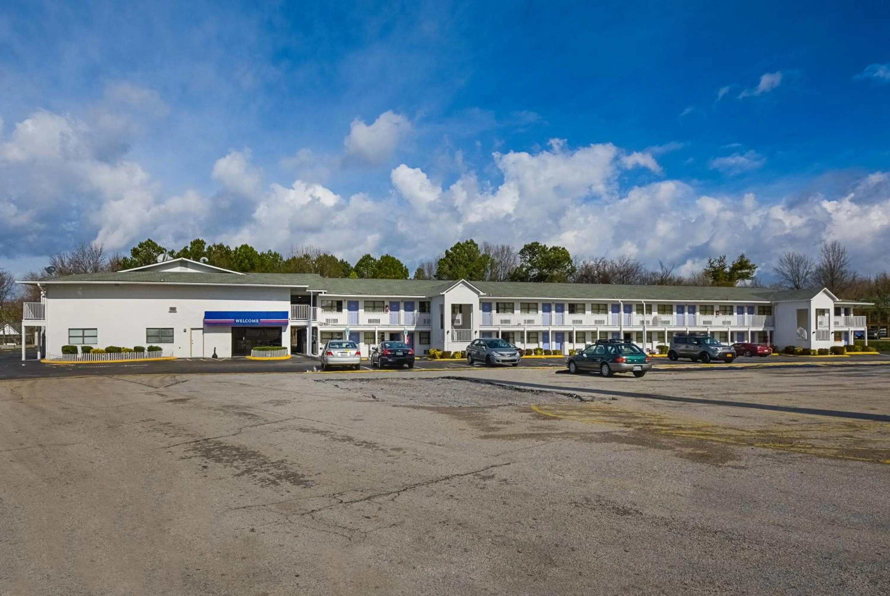 Property building in Motel 6 Chattanooga, TN