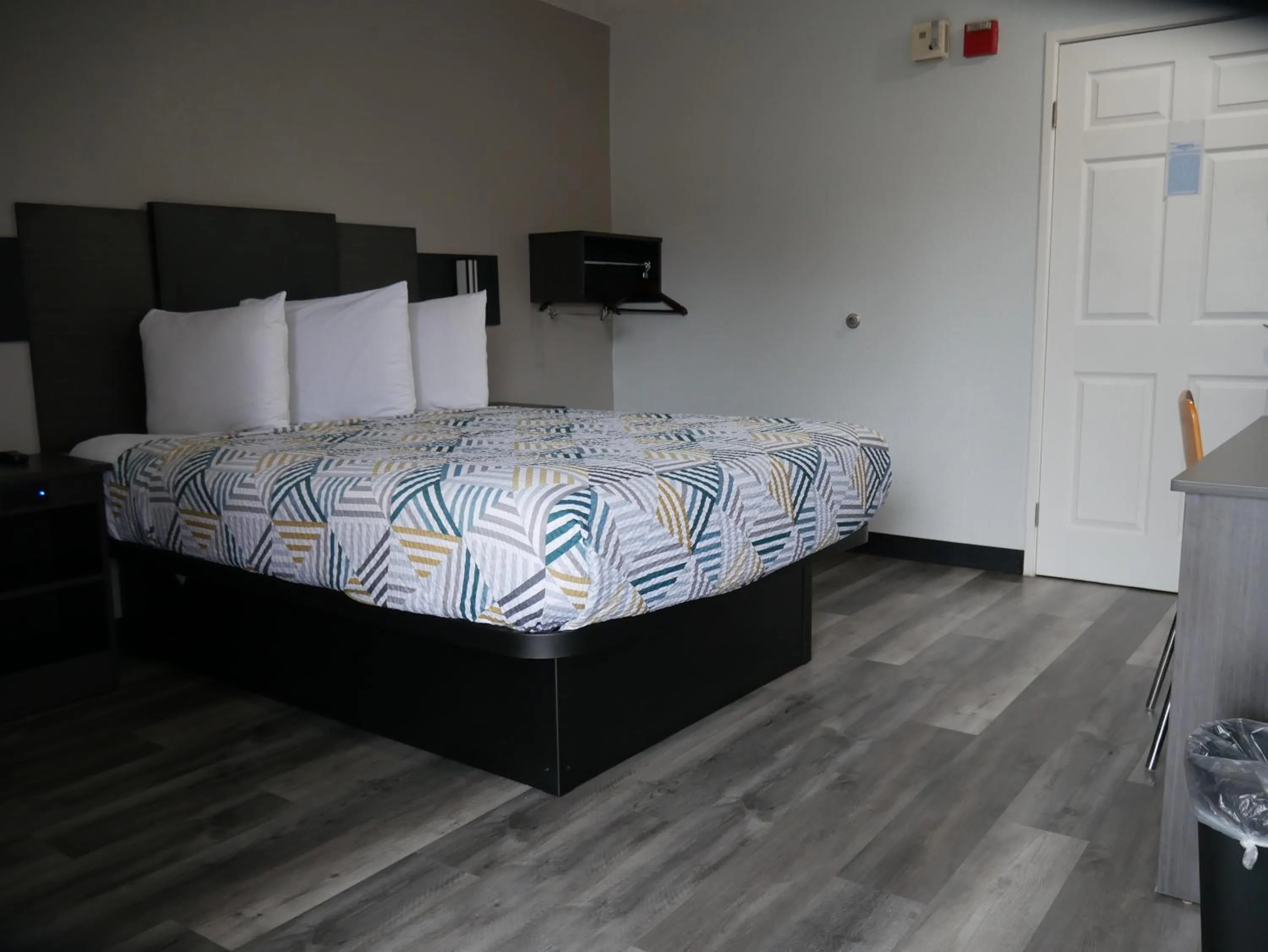 Bedroom, Bed in Motel 6-Tacoma, WA - South