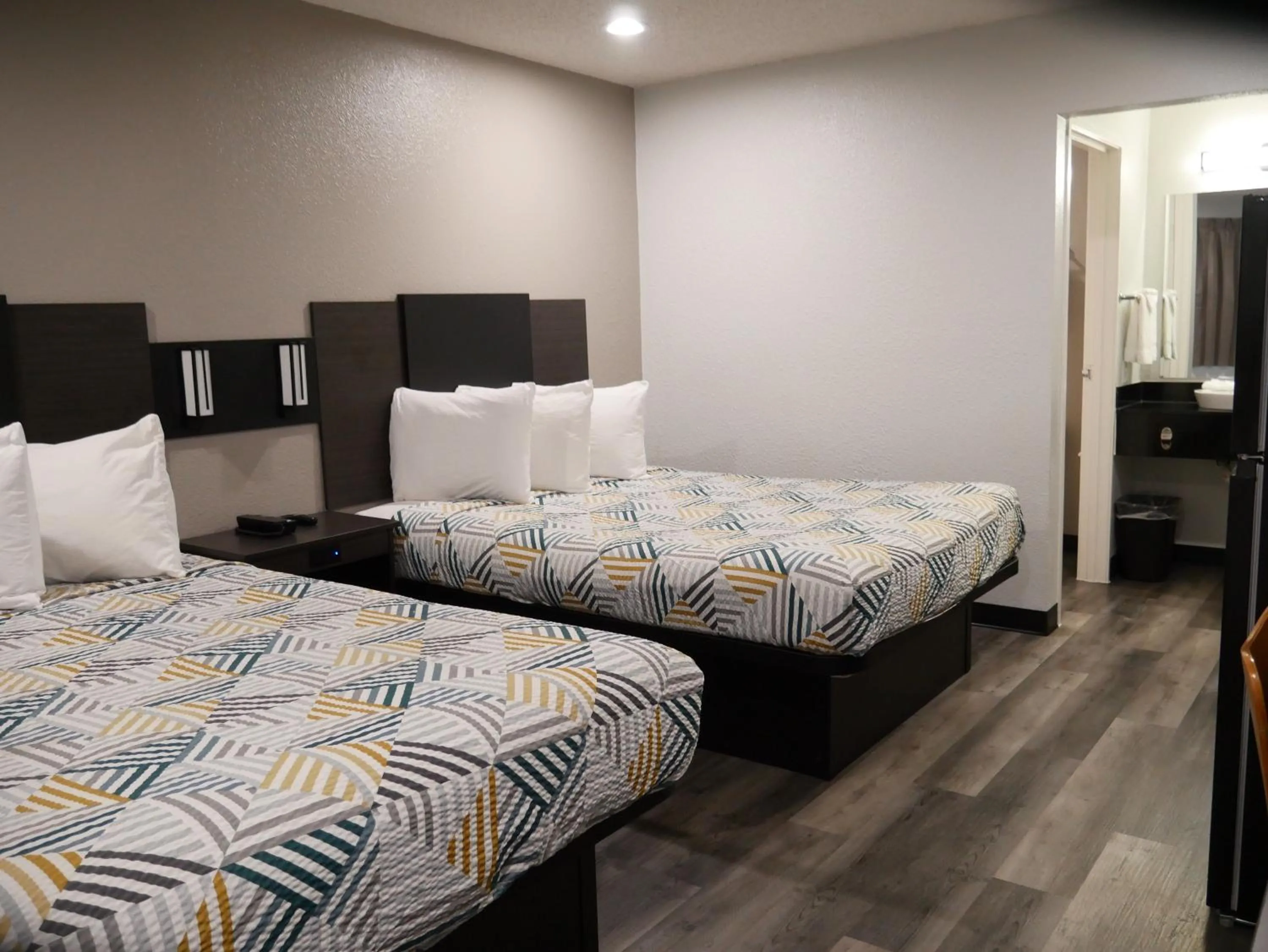 Bedroom, Bed in Motel 6-Tacoma, WA - South