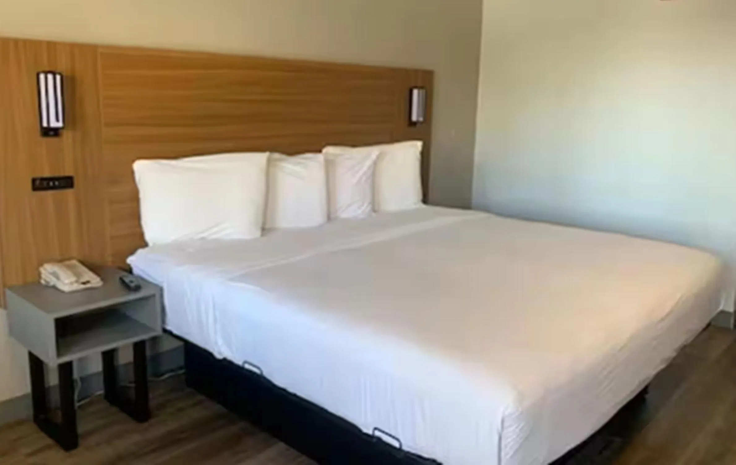 Photo of the whole room, Bed in Motel 6-Santa Ana, CA