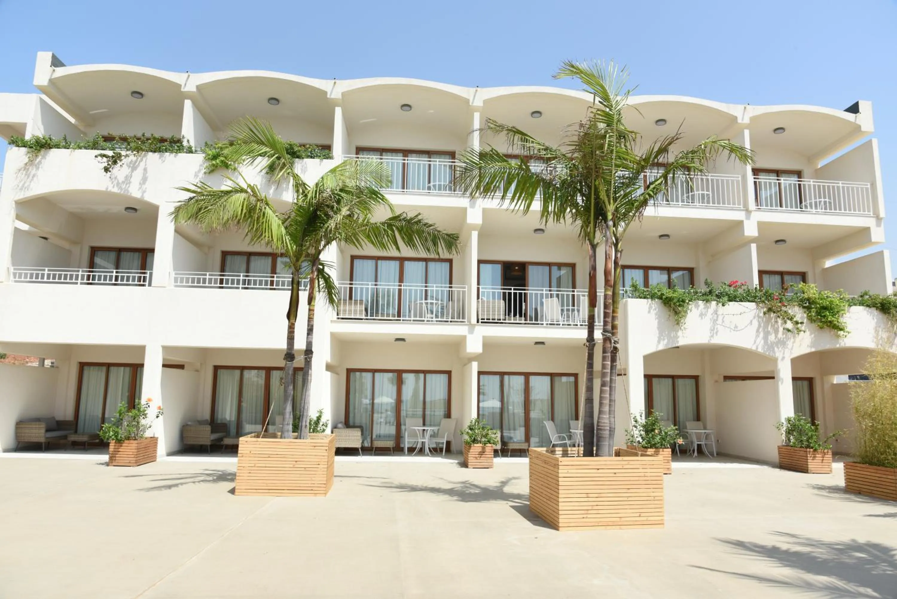 Property building in La Siesta Hotel & Beach Resort