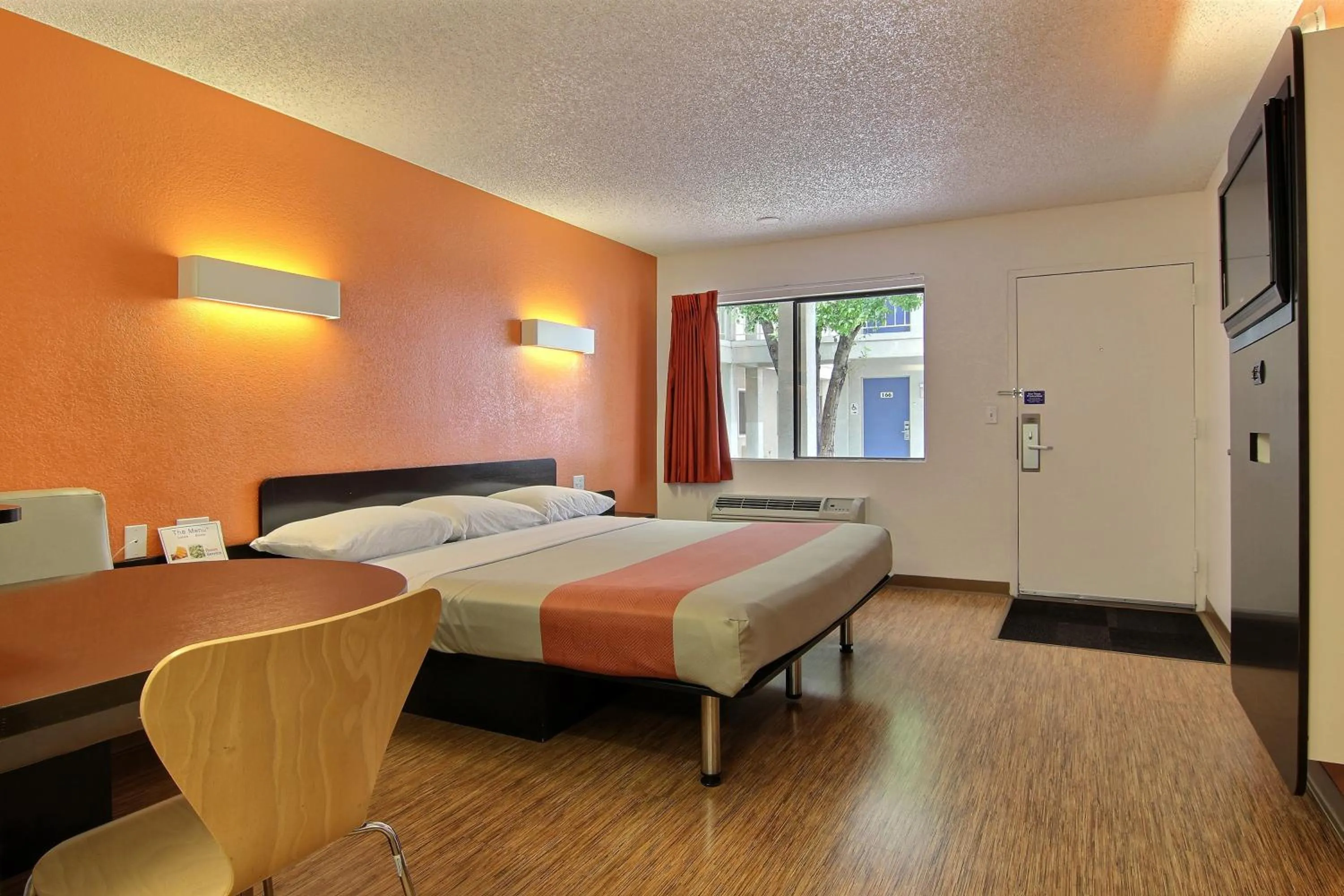TV and multimedia in Motel 6-Albuquerque, NM - Coors Road