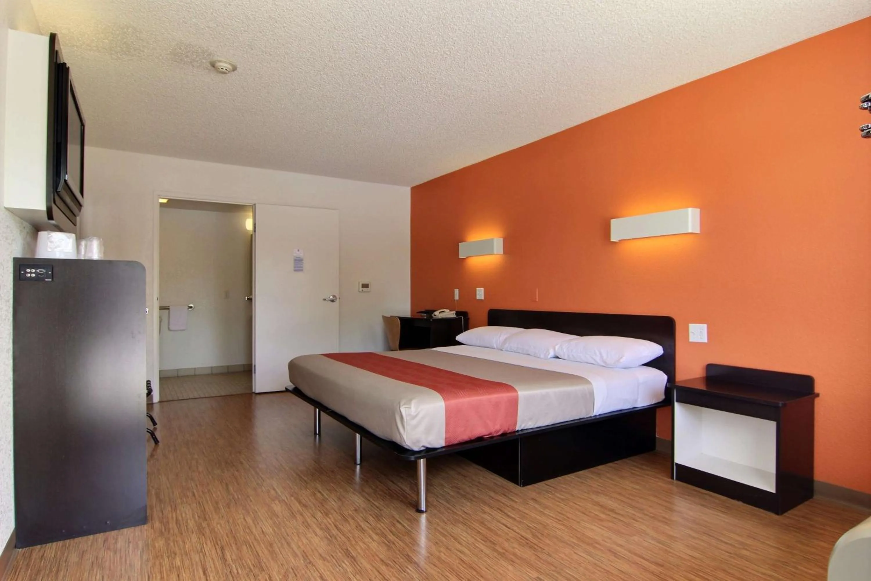 TV and multimedia in Motel 6-Albuquerque, NM - Coors Road