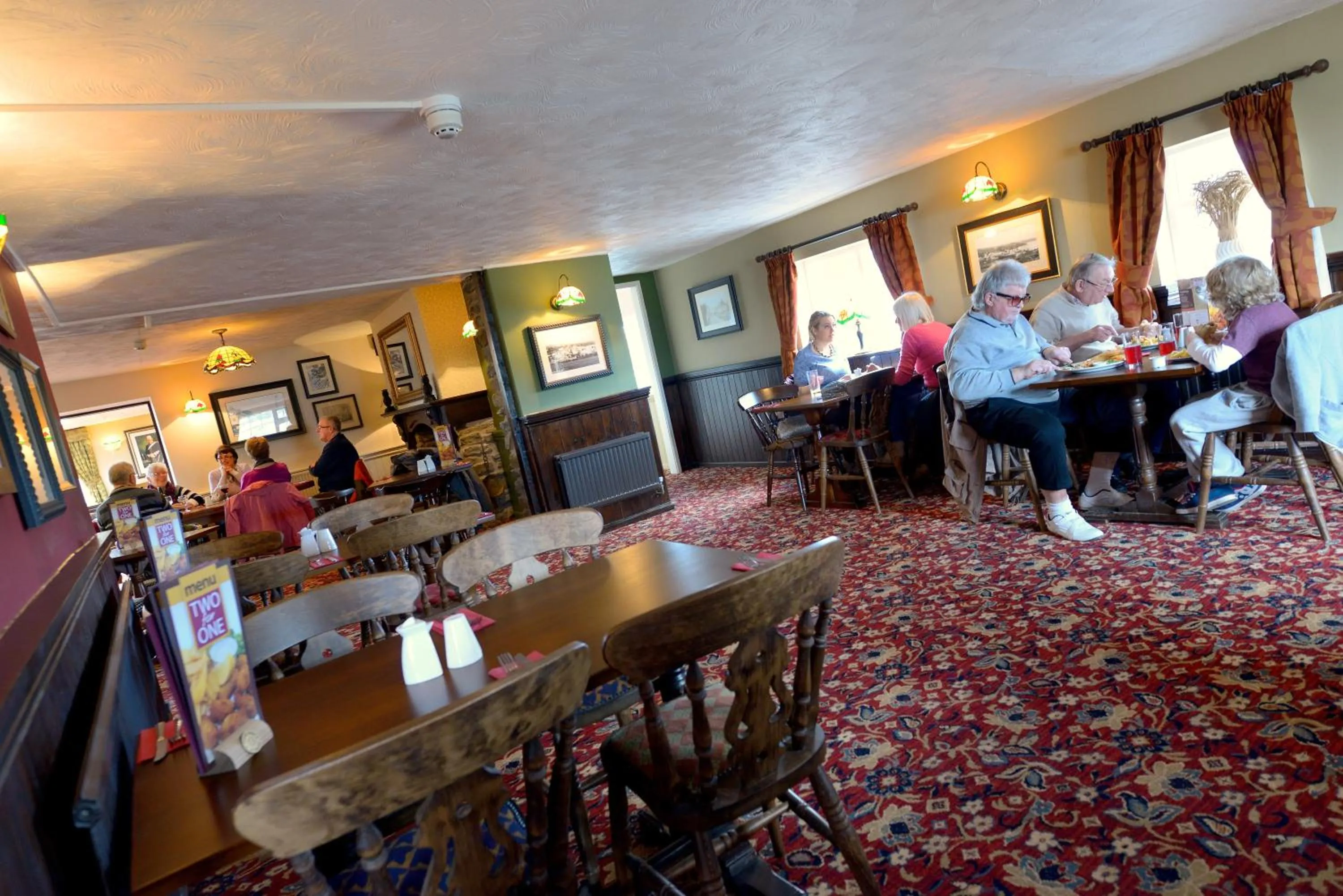 Restaurant/places to eat in Savoy Country Inn