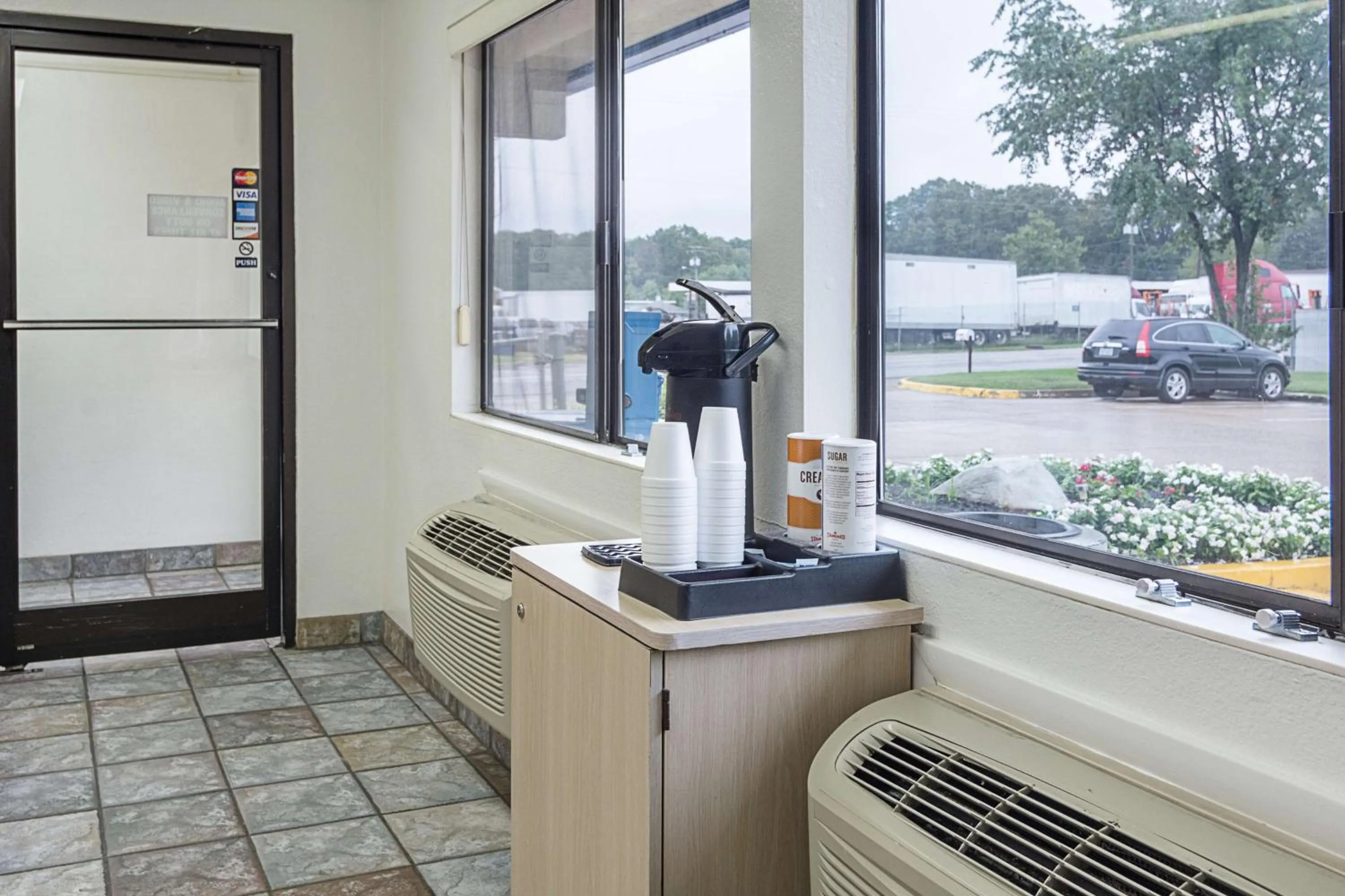 Lobby or reception in Motel 6 Fredericksburg, Va - North
