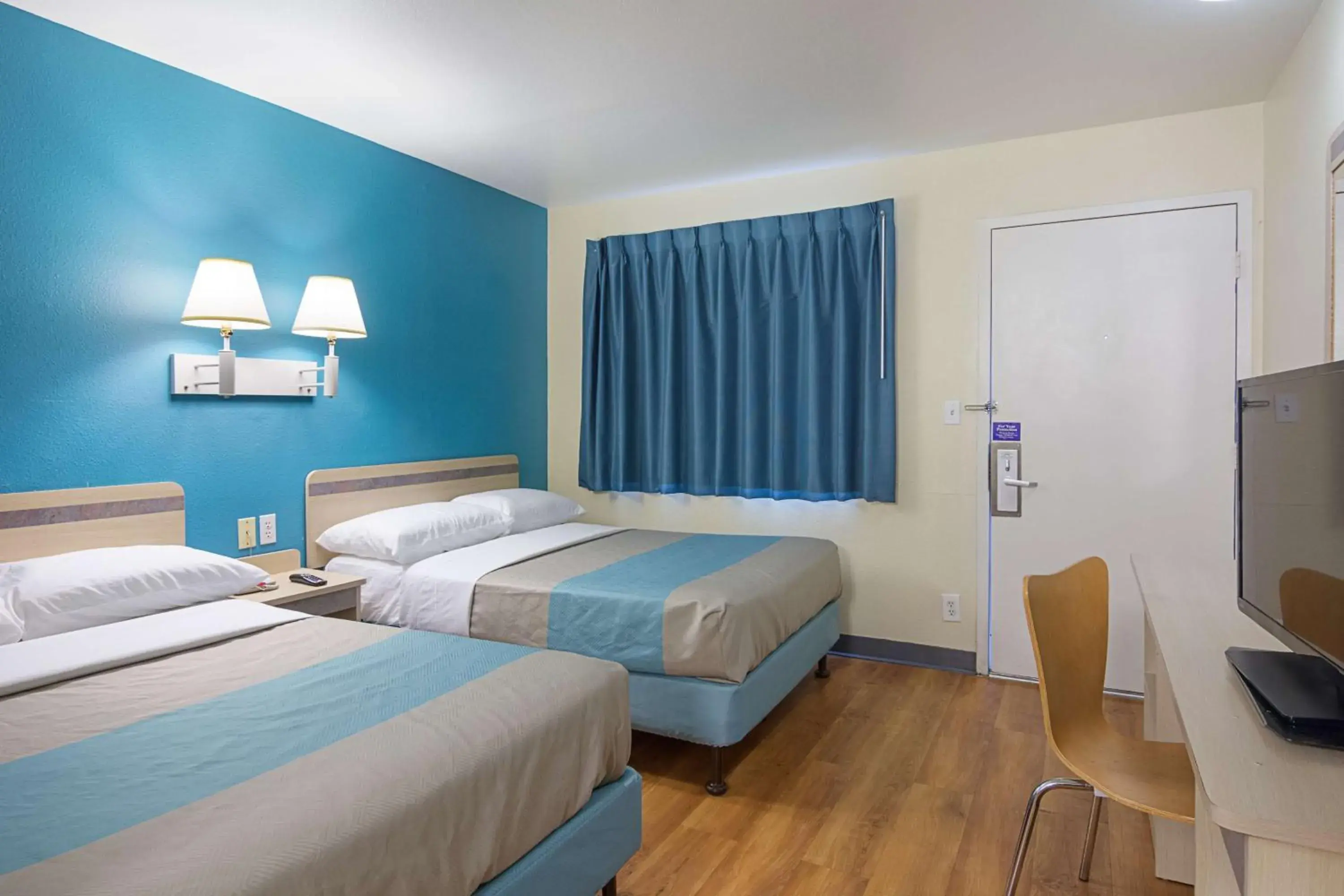 Quadruple Room - Smoking in Motel 6 Fredericksburg, Va - North Quadruple Room - Smoking in Motel 6 Fredericksburg, Va - North