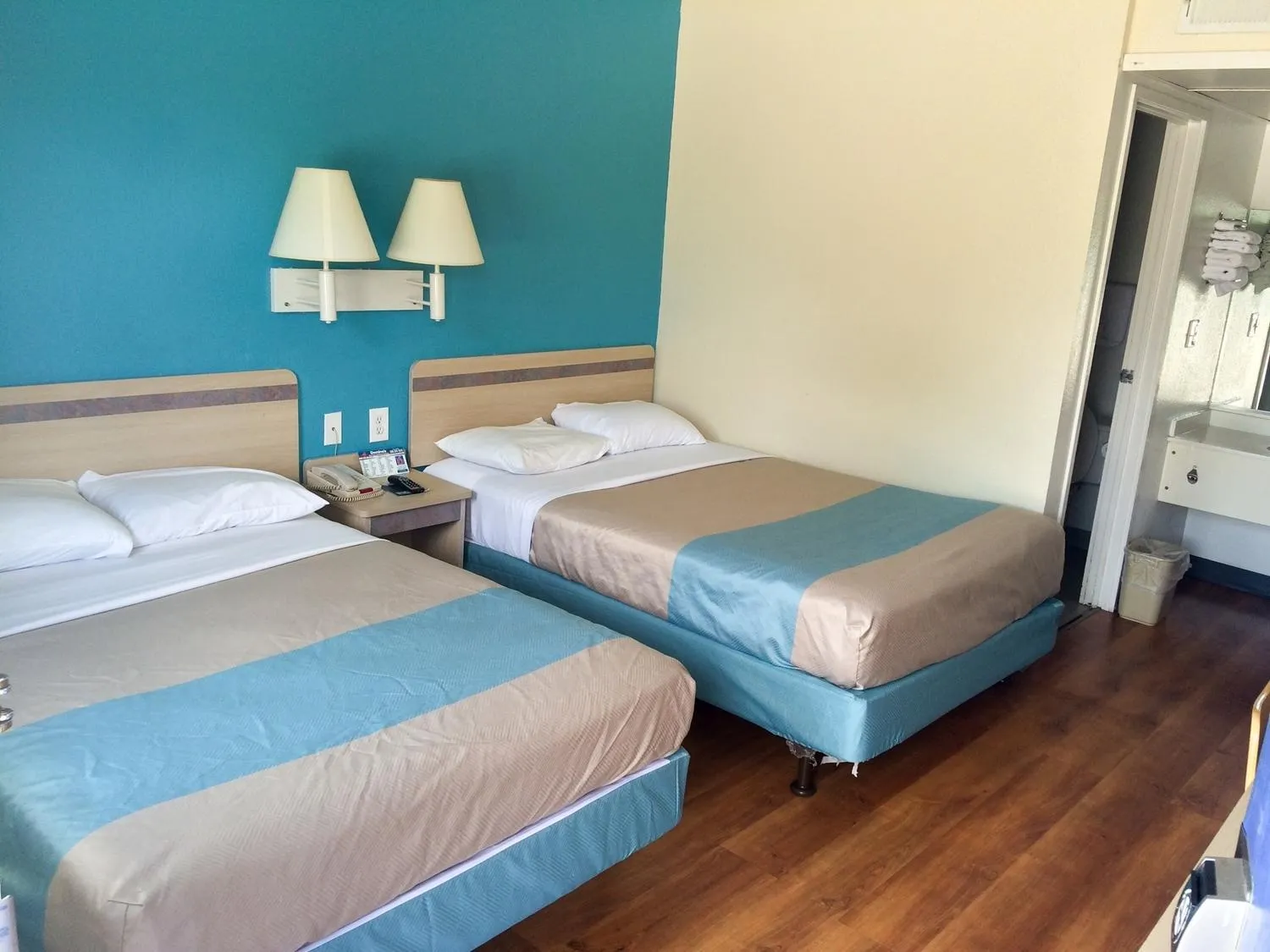 Bedroom, Bed in Motel 6 Fredericksburg, Va - North