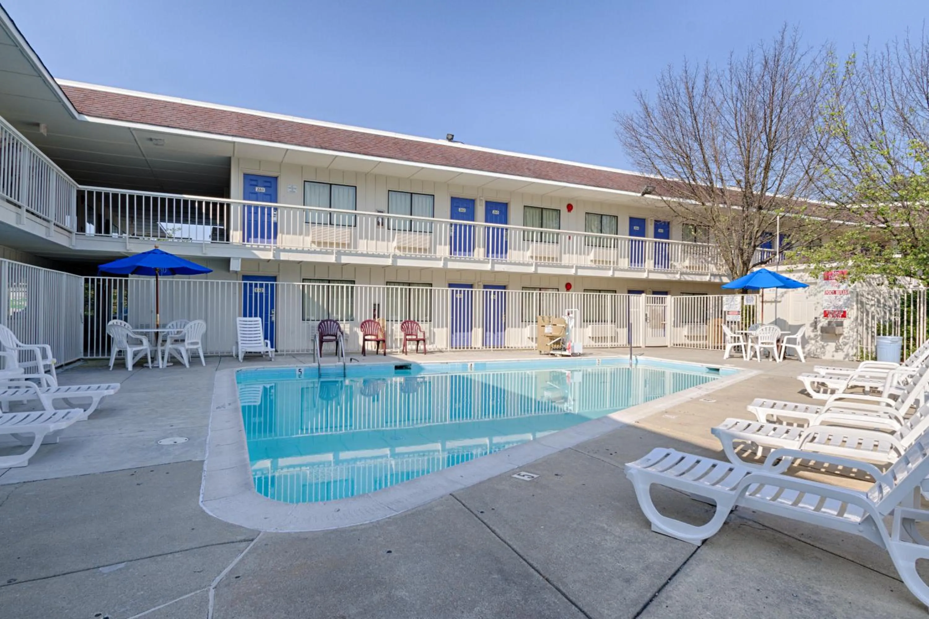 Swimming pool in Motel 6-Laurel, DC - Washington Northeast