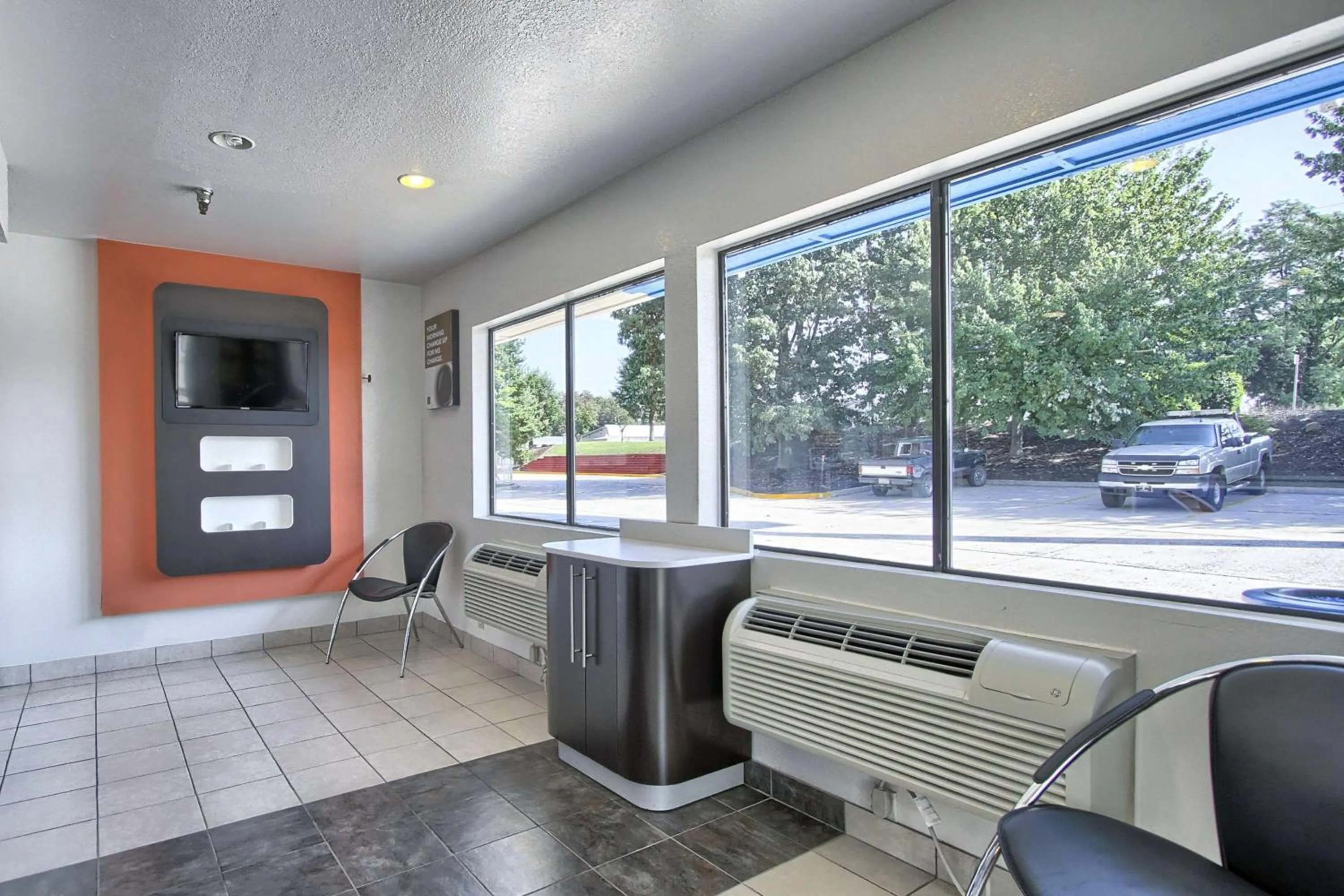 Lobby or reception in Motel 6-New Cumberland, PA - Harrisburg - Hershey South