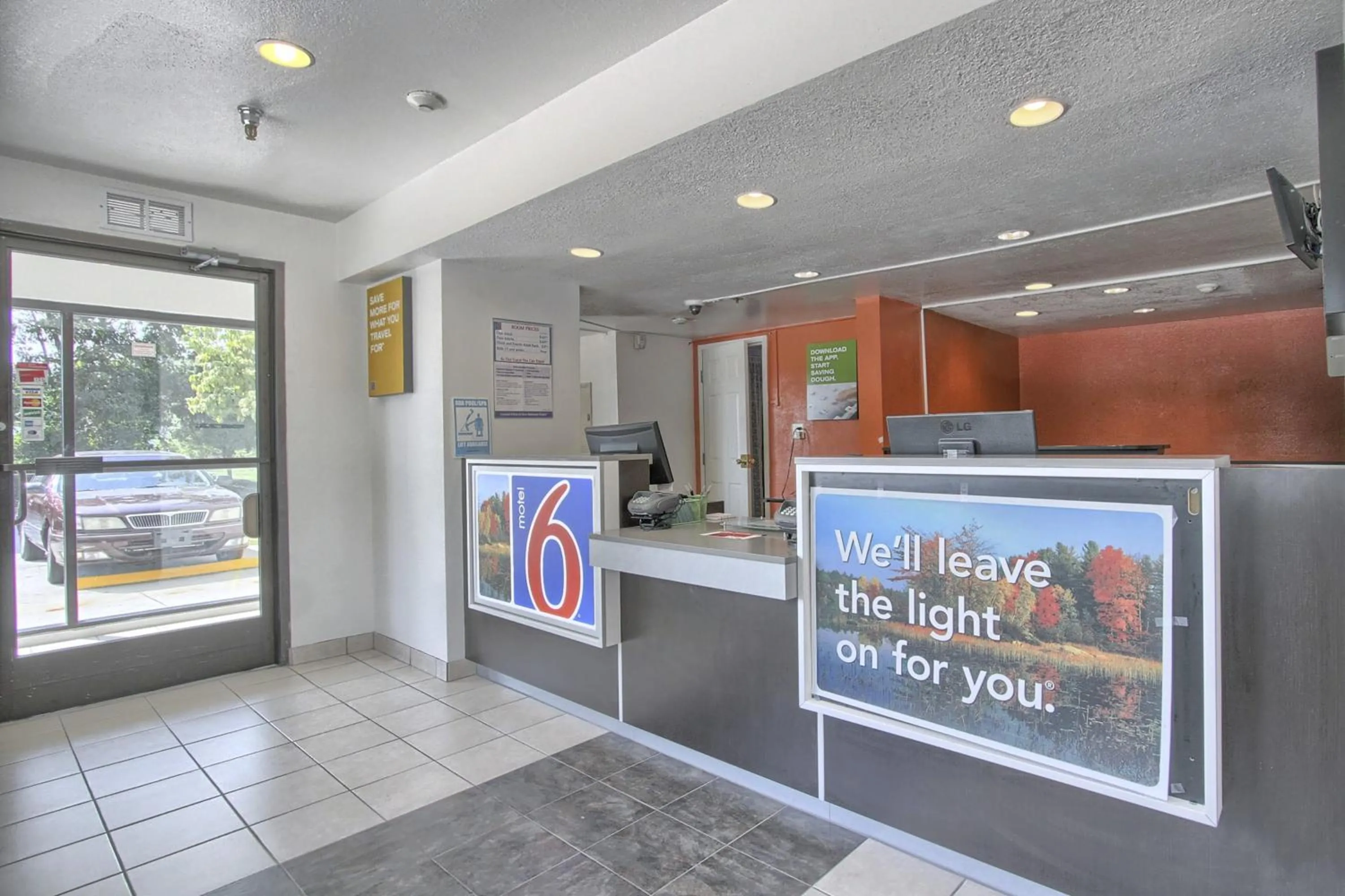 Lobby or reception in Motel 6-New Cumberland, PA - Harrisburg - Hershey South