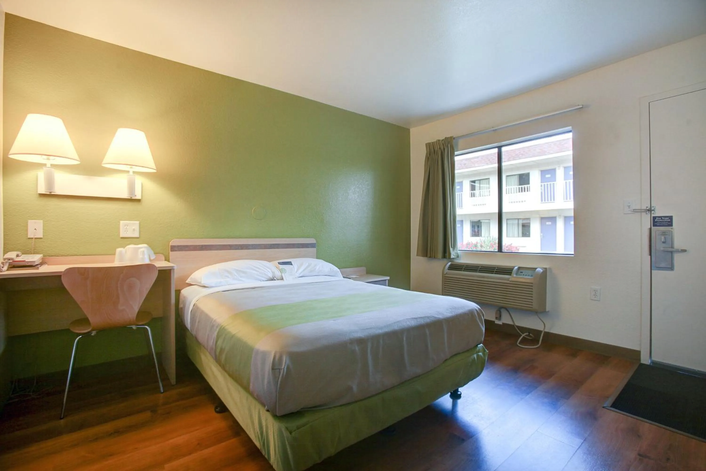 Bedroom, Bed in Motel 6-Elkton, MD