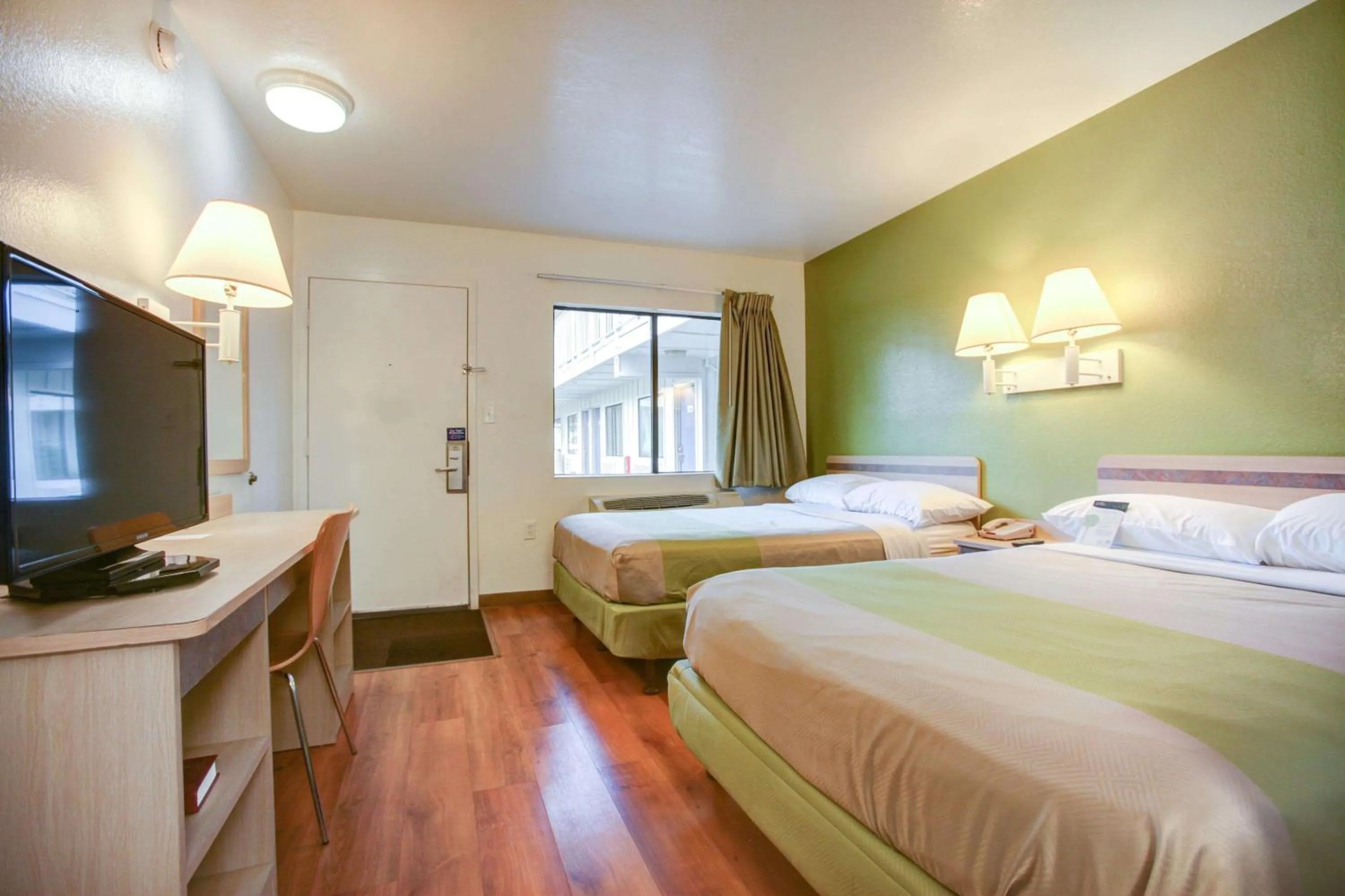 Photo of the whole room, Bed in Motel 6-Elkton, MD