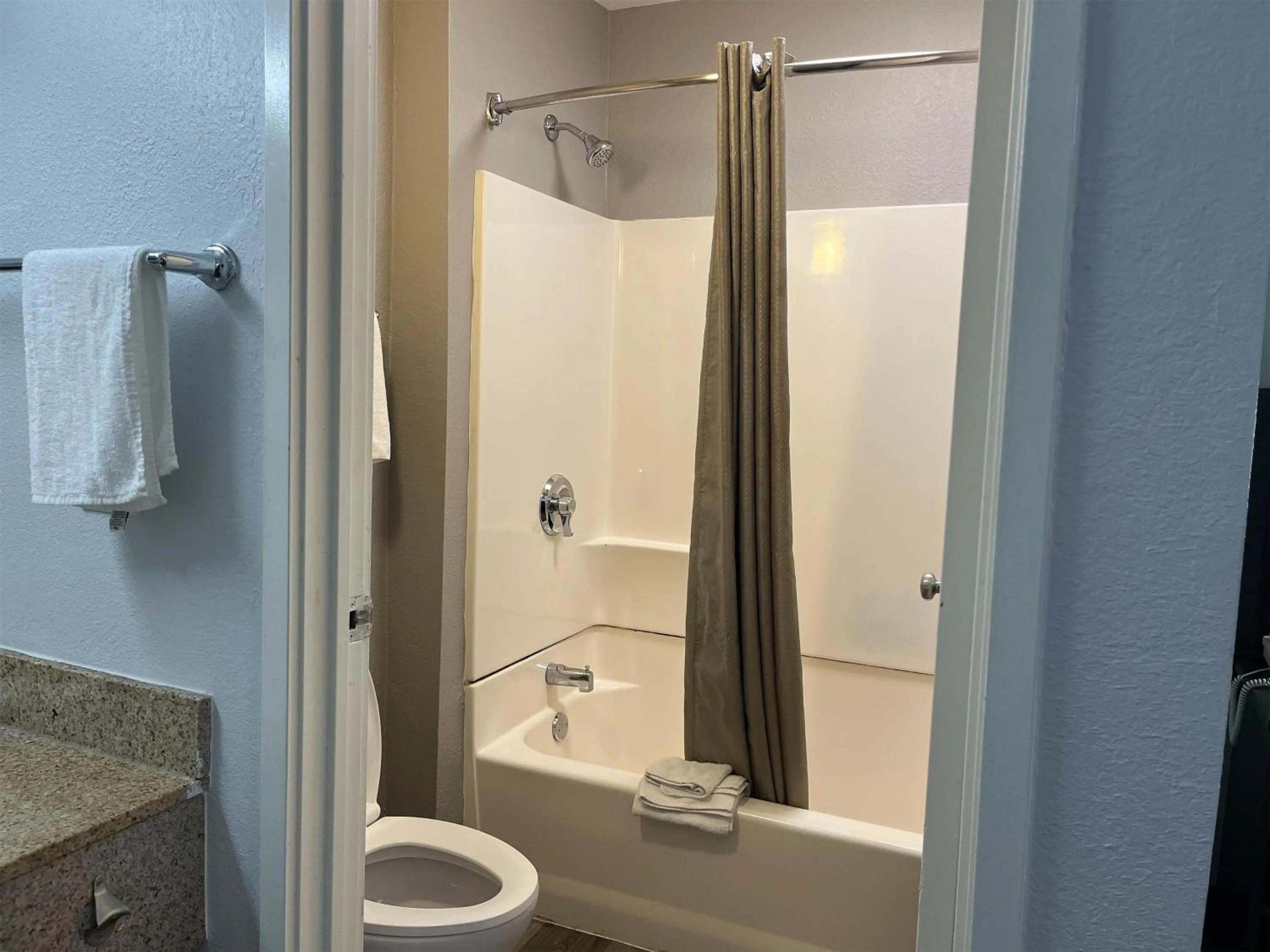 Bathroom in Motel 6-Elkton, MD