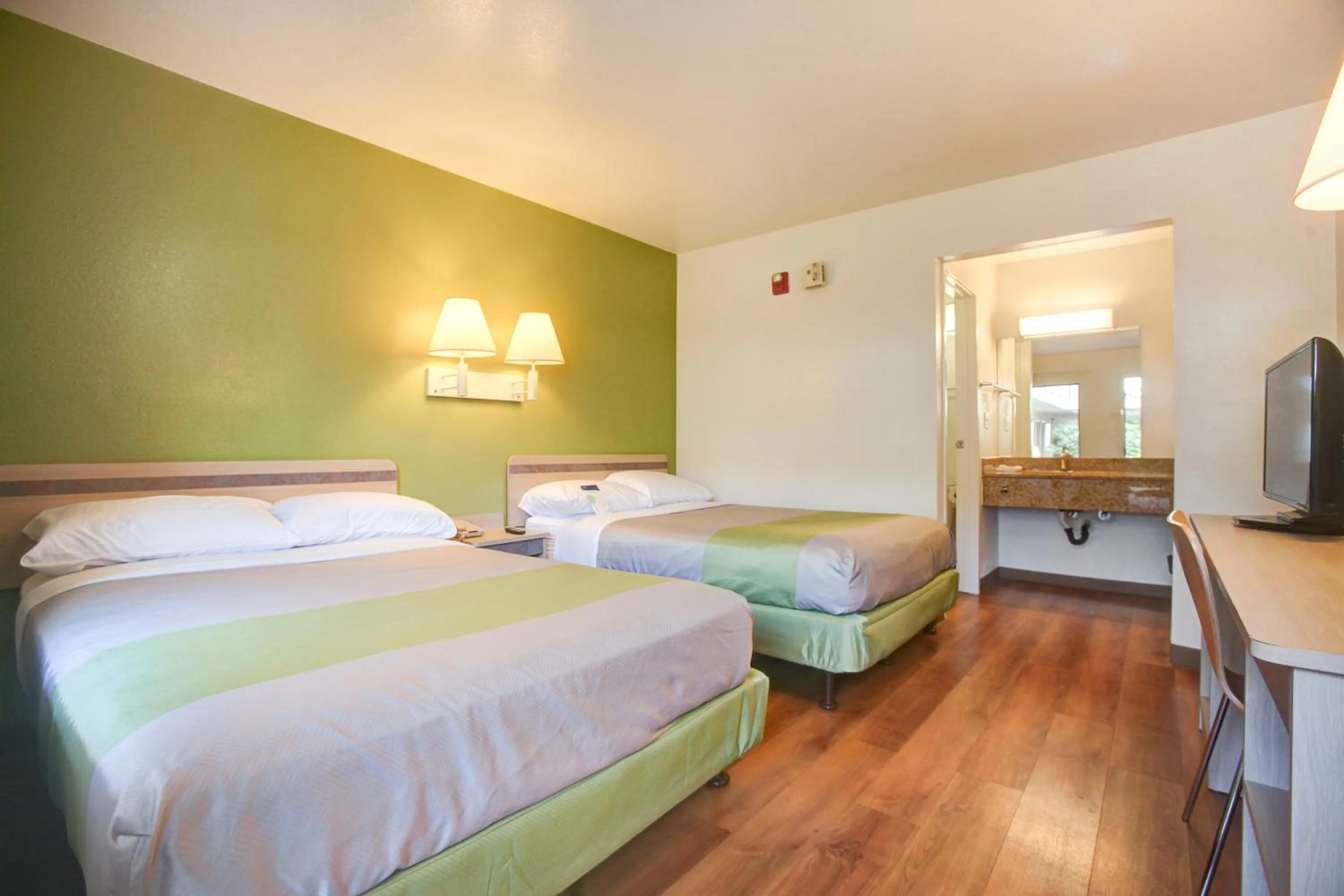 Bedroom, Bed in Motel 6-Elkton, MD