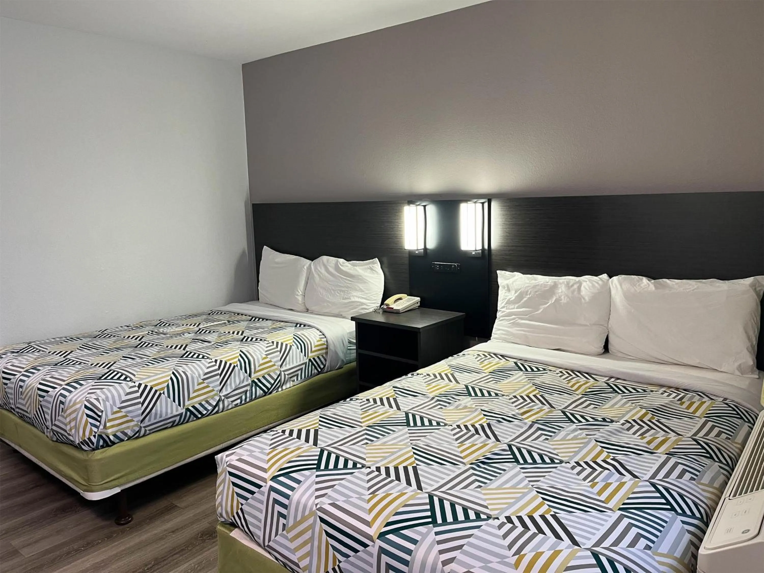 Bedroom, Bed in Motel 6-Elkton, MD