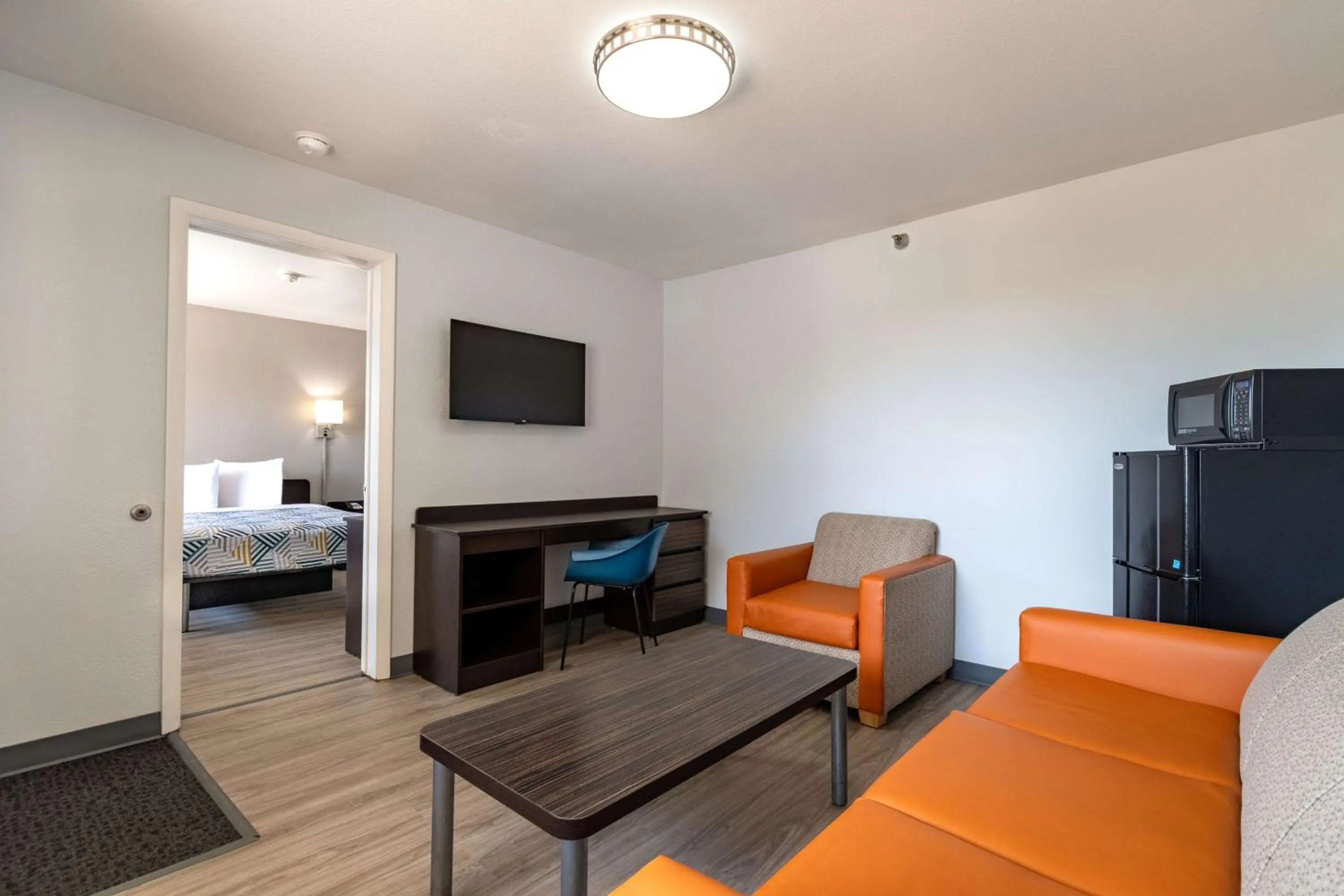 Photo of the whole room in Motel 6-Rolling Meadows, IL - Chicago Northwest