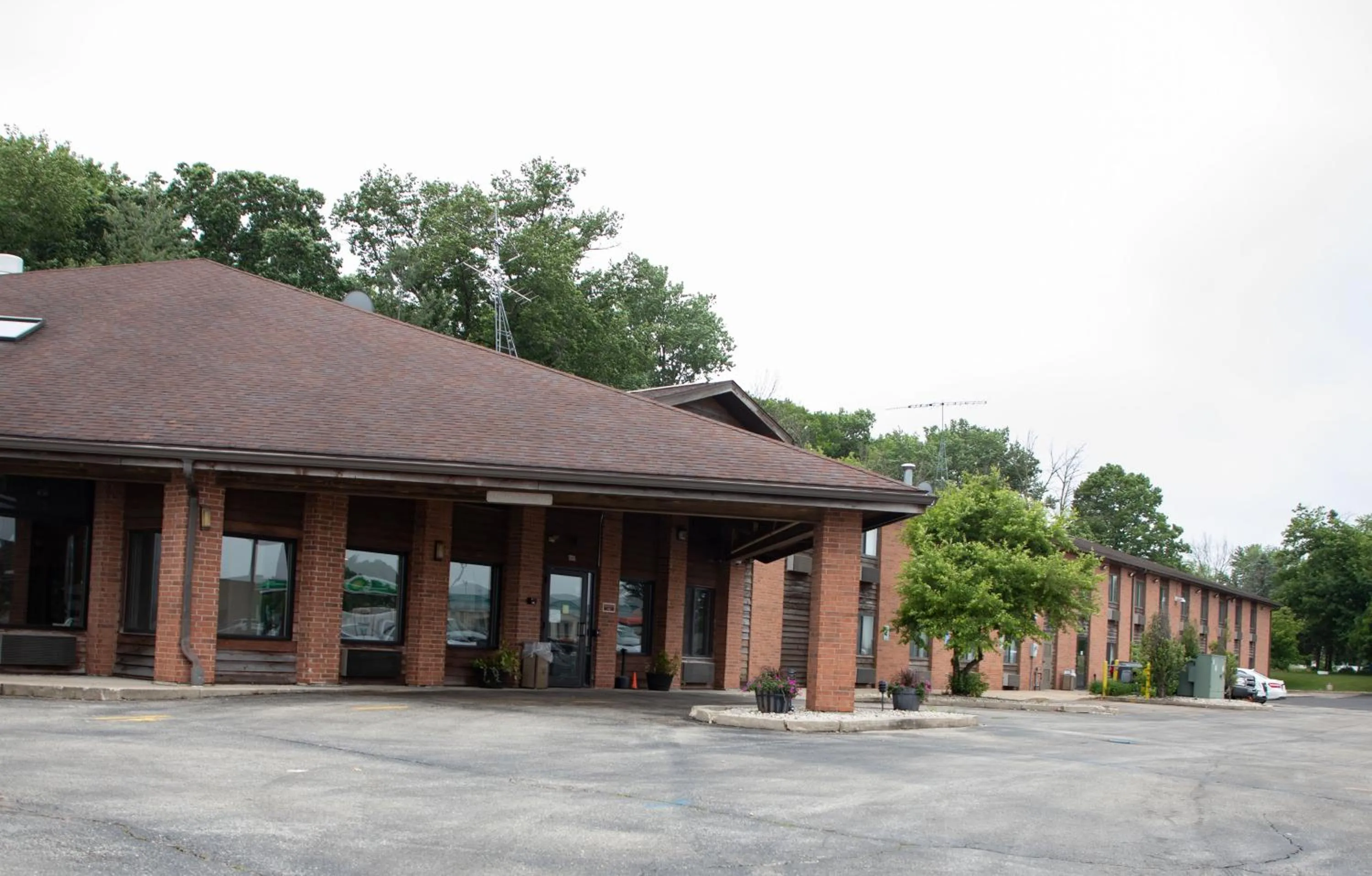 Property building in Lomira Inn and Suites