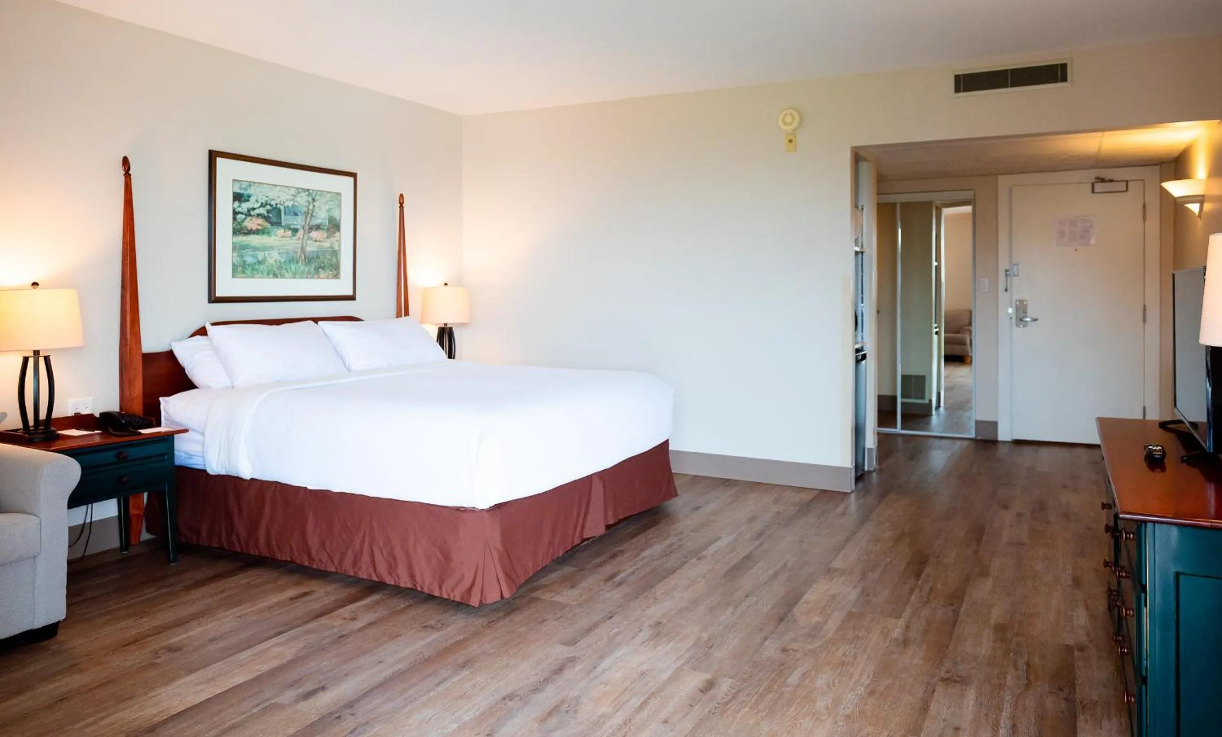 Photo of the whole room, Bed in Rodd Brudenell River Resort