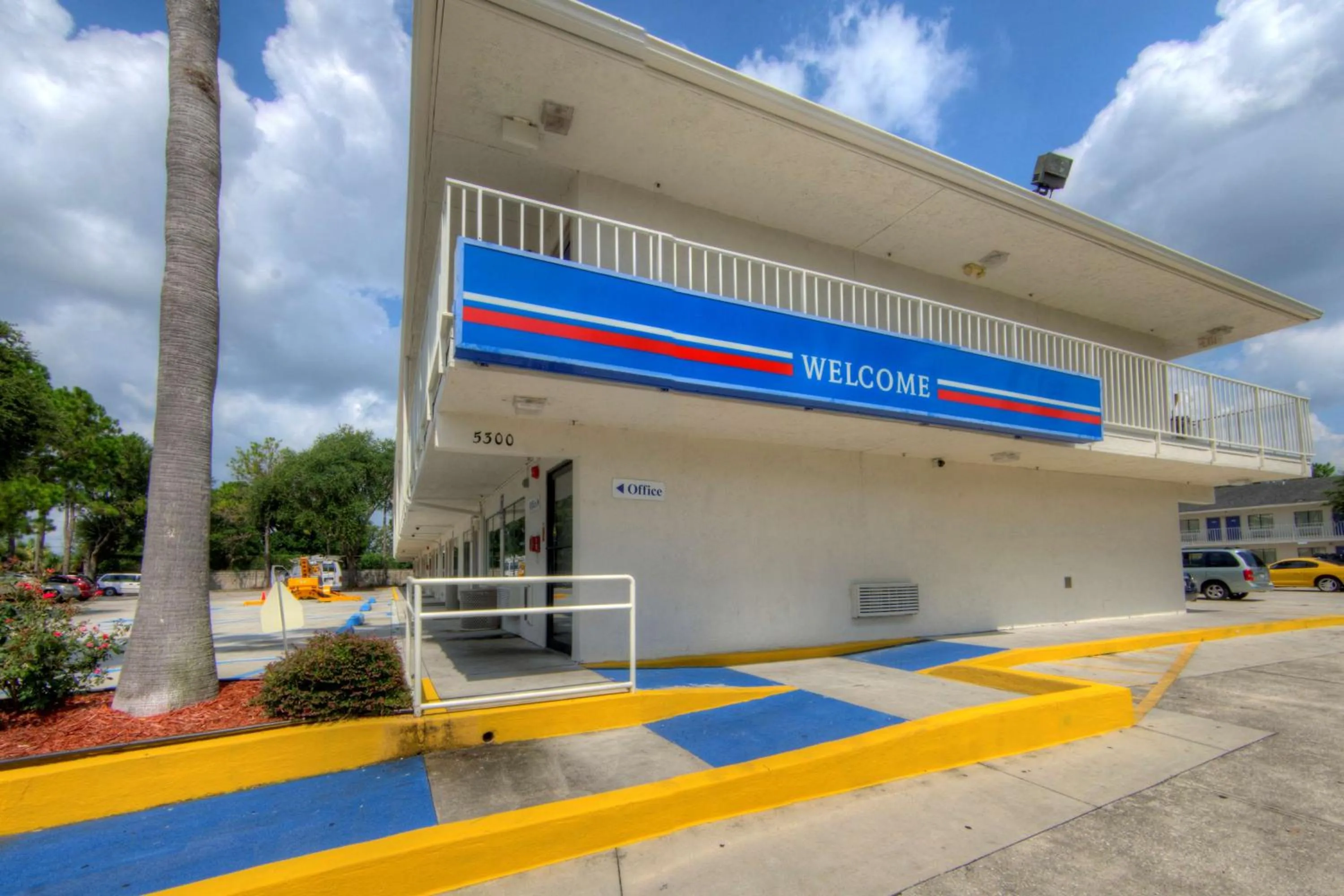 Property building in Motel 6-Orlando, FL - Winter Park