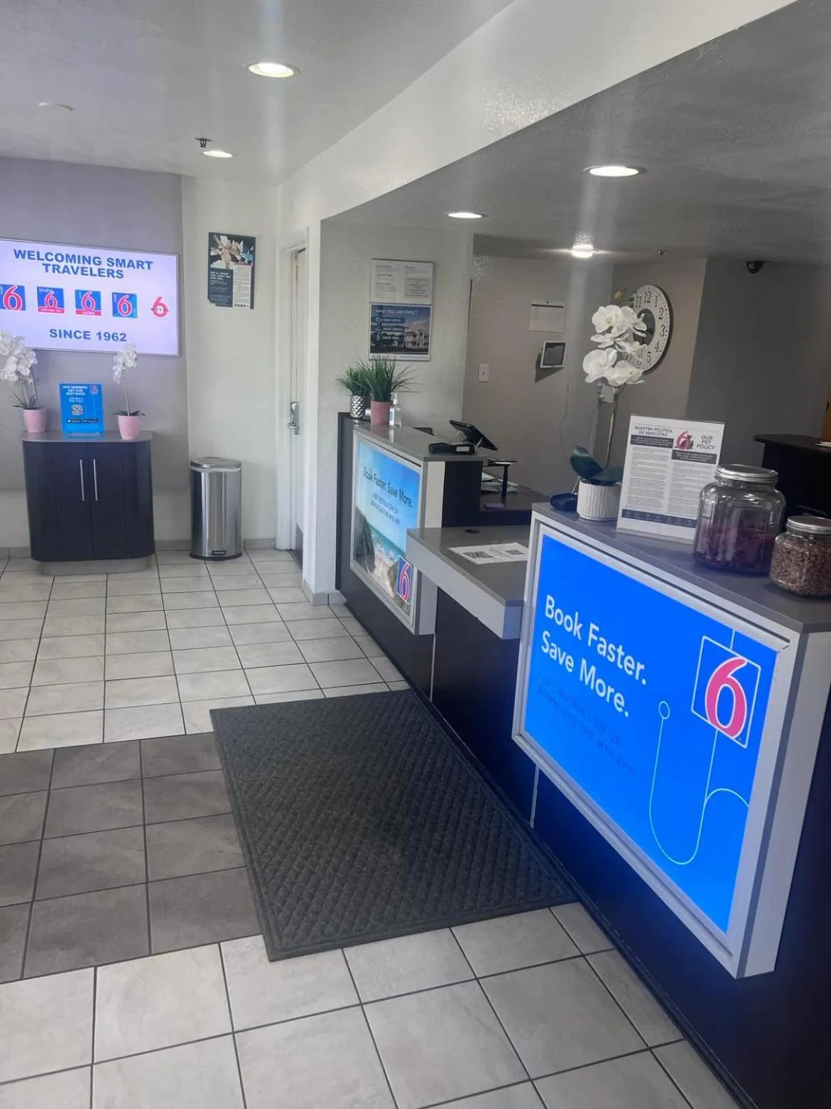 Lobby or reception in Motel 6-Orlando, FL - Winter Park