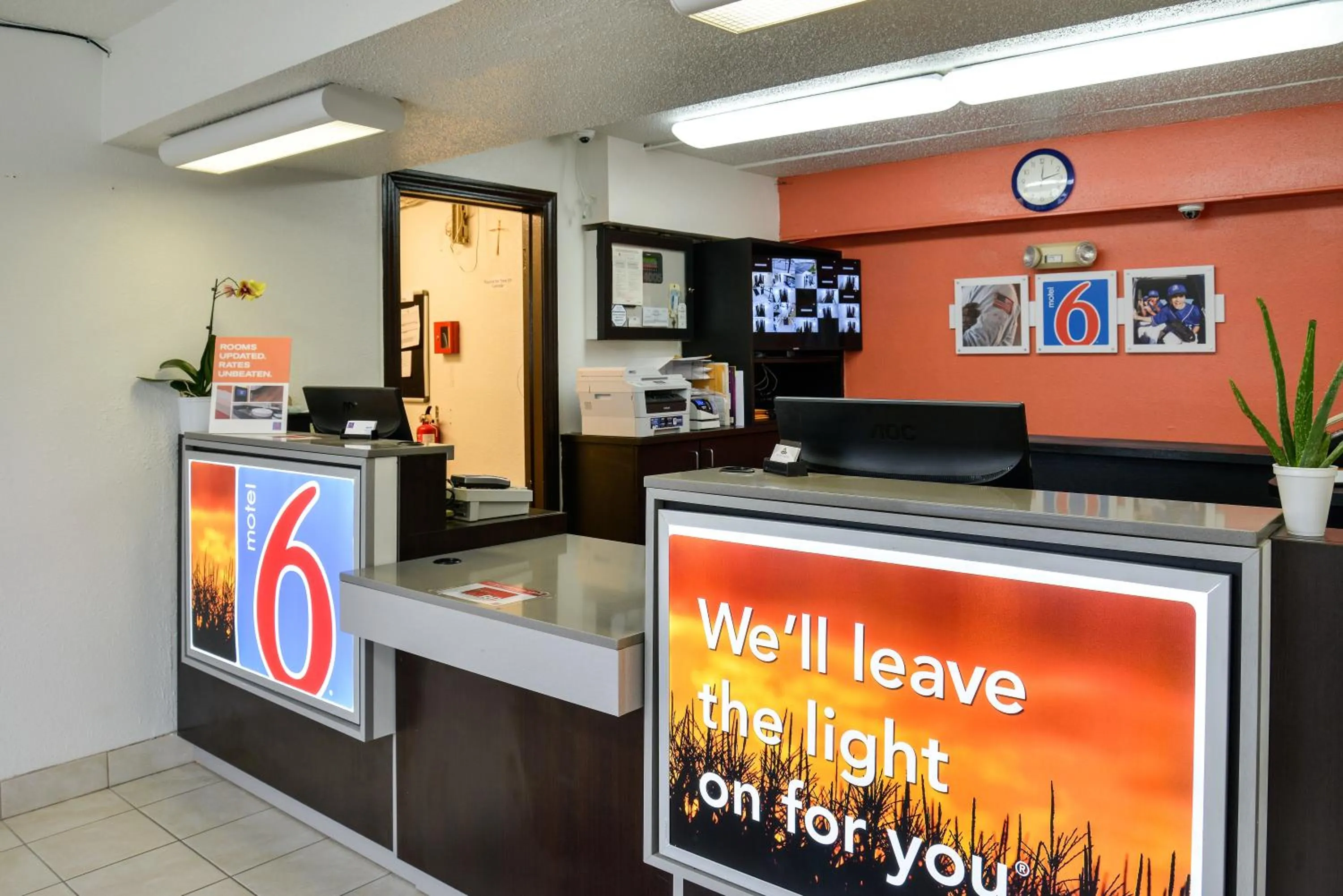 Lobby or reception in Motel 6-Toledo, OH