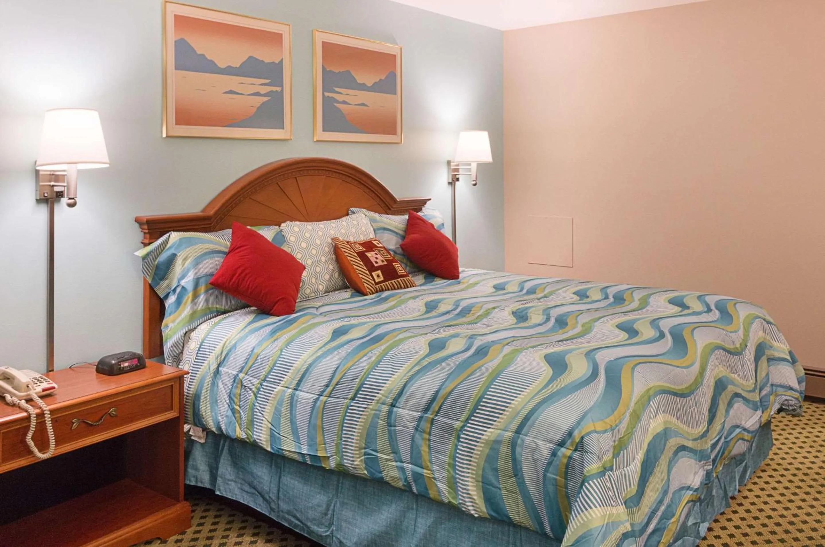 Photo of the whole room, Bed in Rodeway Inn Milford - I-84