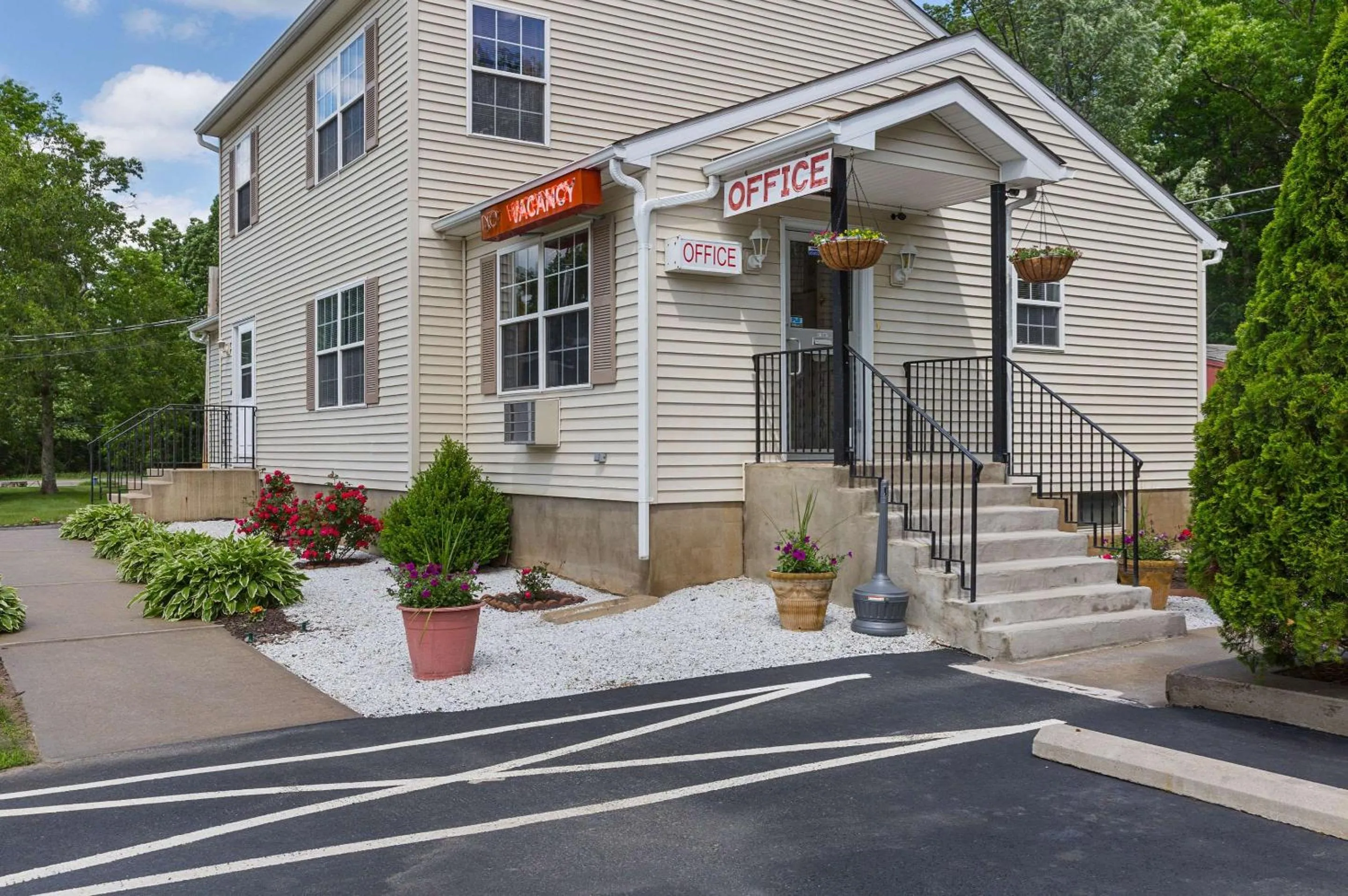 Property building in Rodeway Inn Milford - I-84