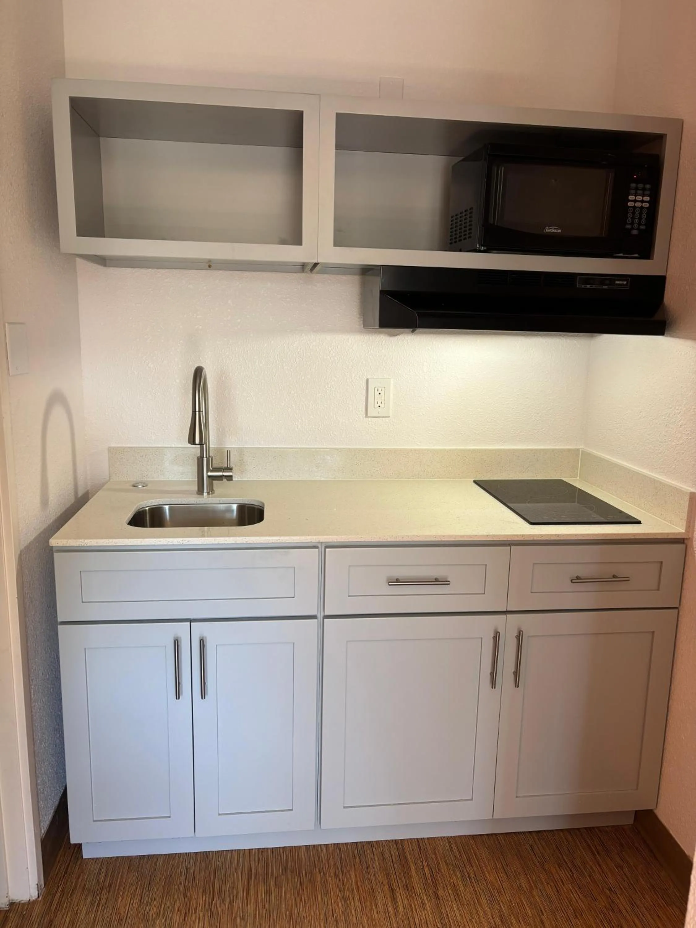 Kitchen or kitchenette in Motel 6-Flagstaff, AZ - West - Woodland Village