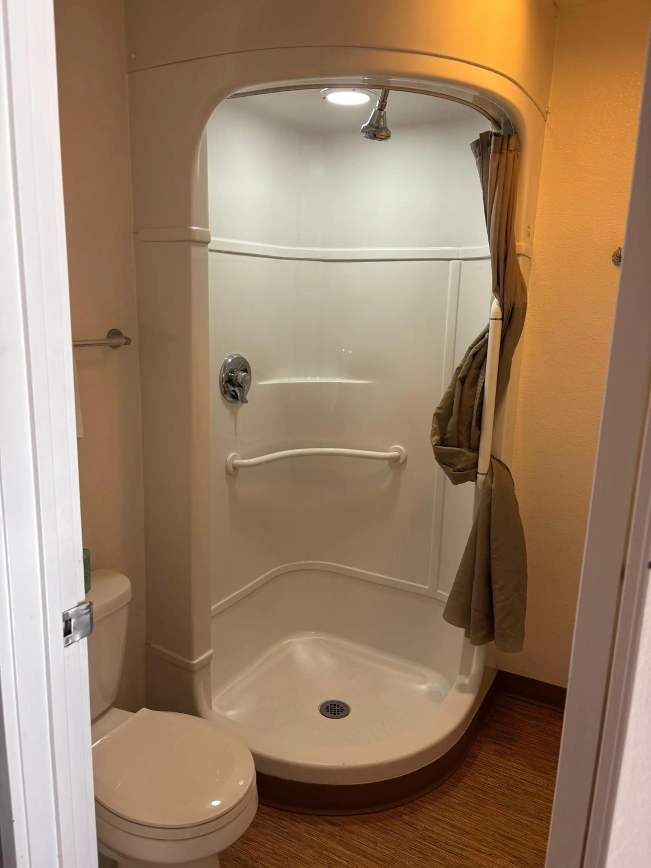 Bathroom in Motel 6-Flagstaff, AZ - West - Woodland Village