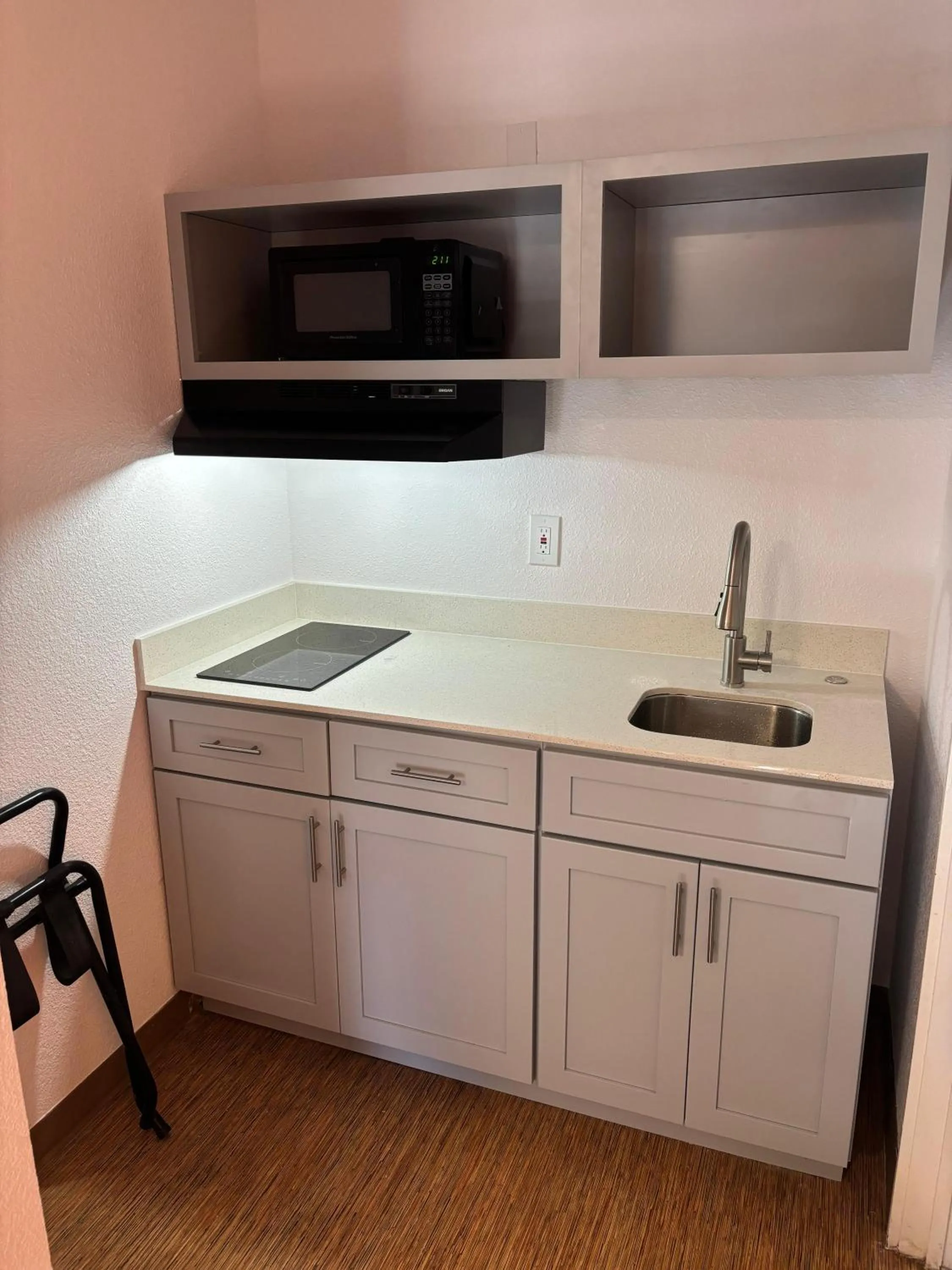 Kitchen or kitchenette in Motel 6-Flagstaff, AZ - West - Woodland Village
