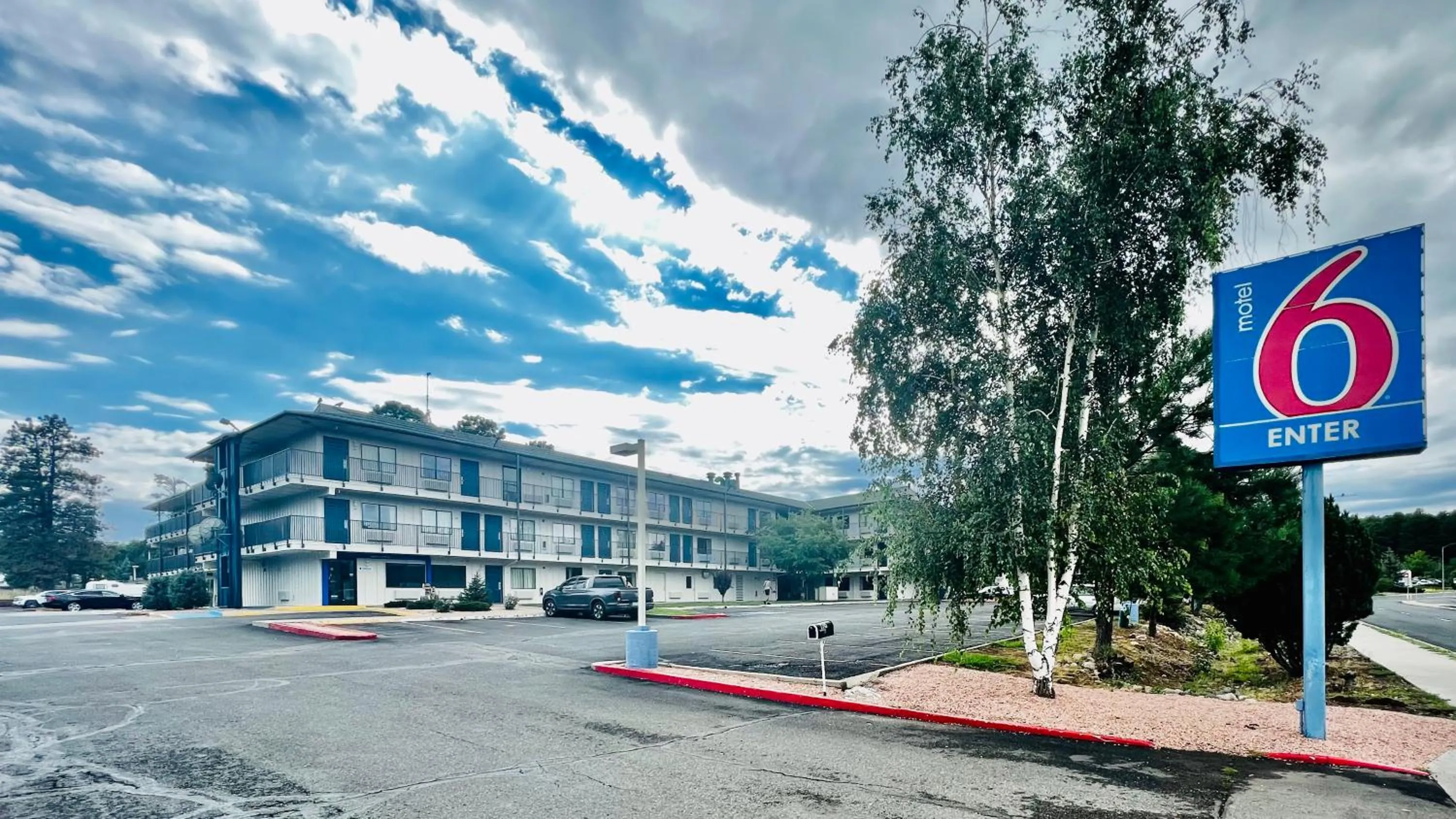 Property building in Motel 6-Flagstaff, AZ - West - Woodland Village