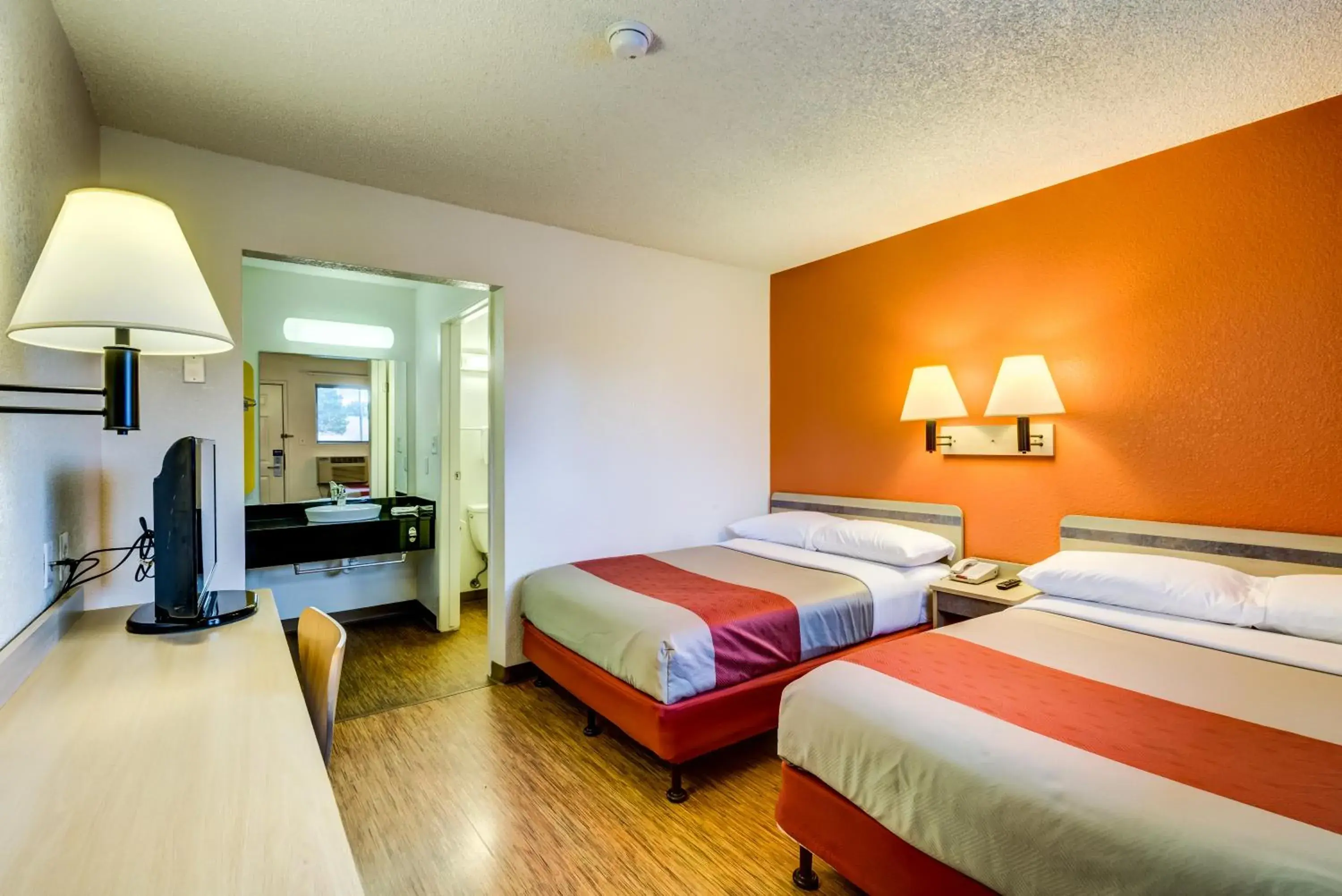Double Room - Disability Access - Non-Smoking in Motel 6-Wheat Ridge, CO - West - Denver North Double Room - Disability Access - Non-Smoking in Motel 6-Wheat Ridge, CO - West - Denver North