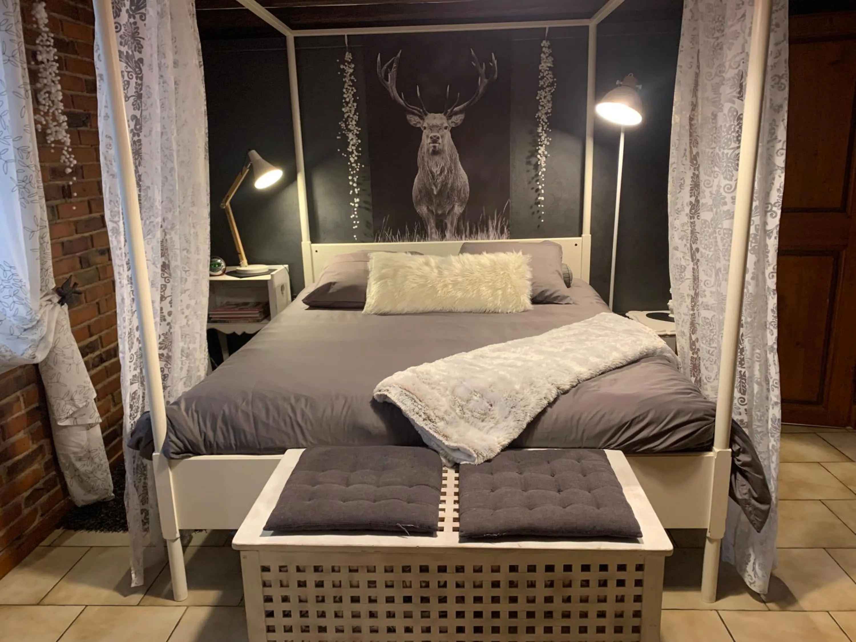 Appartement de caractère au calme 15 mins quartier historique, Gîte du Merlenchanteur