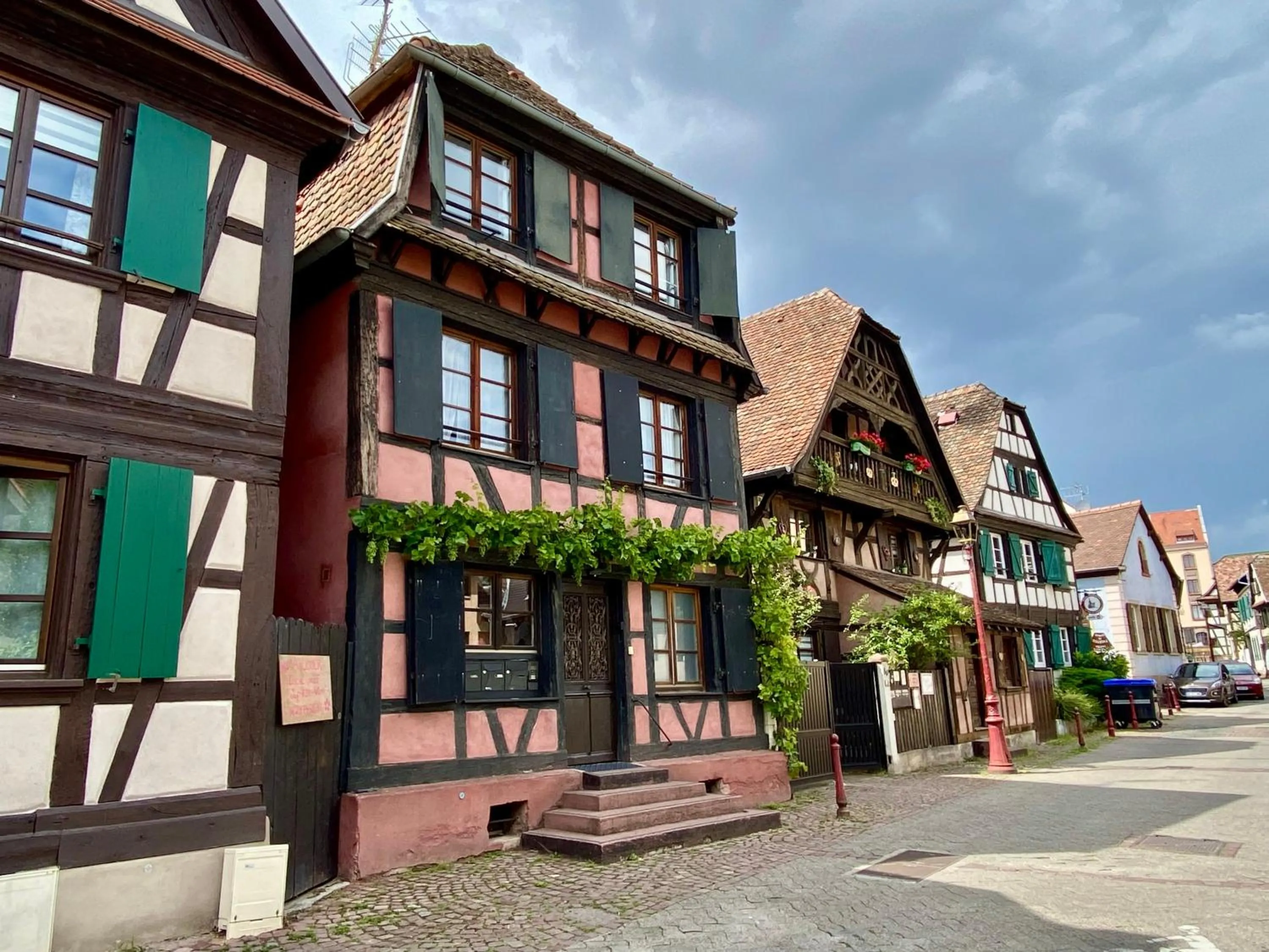 Property building in Appartement de caractère au calme 15 mins quartier historique, Gîte du Merlenchanteur