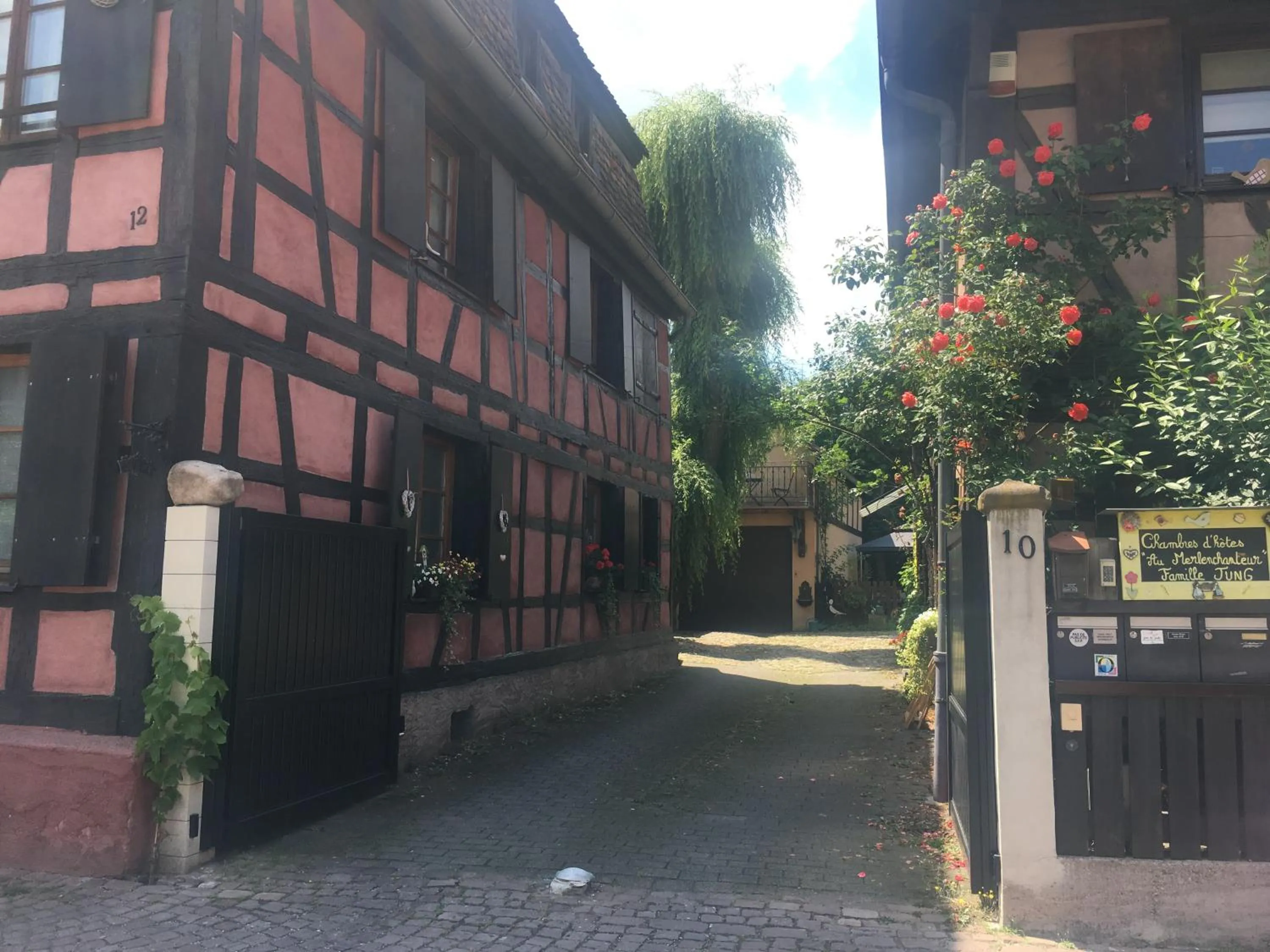 Property building in Appartement de caractère au calme 15 mins quartier historique, Gîte du Merlenchanteur