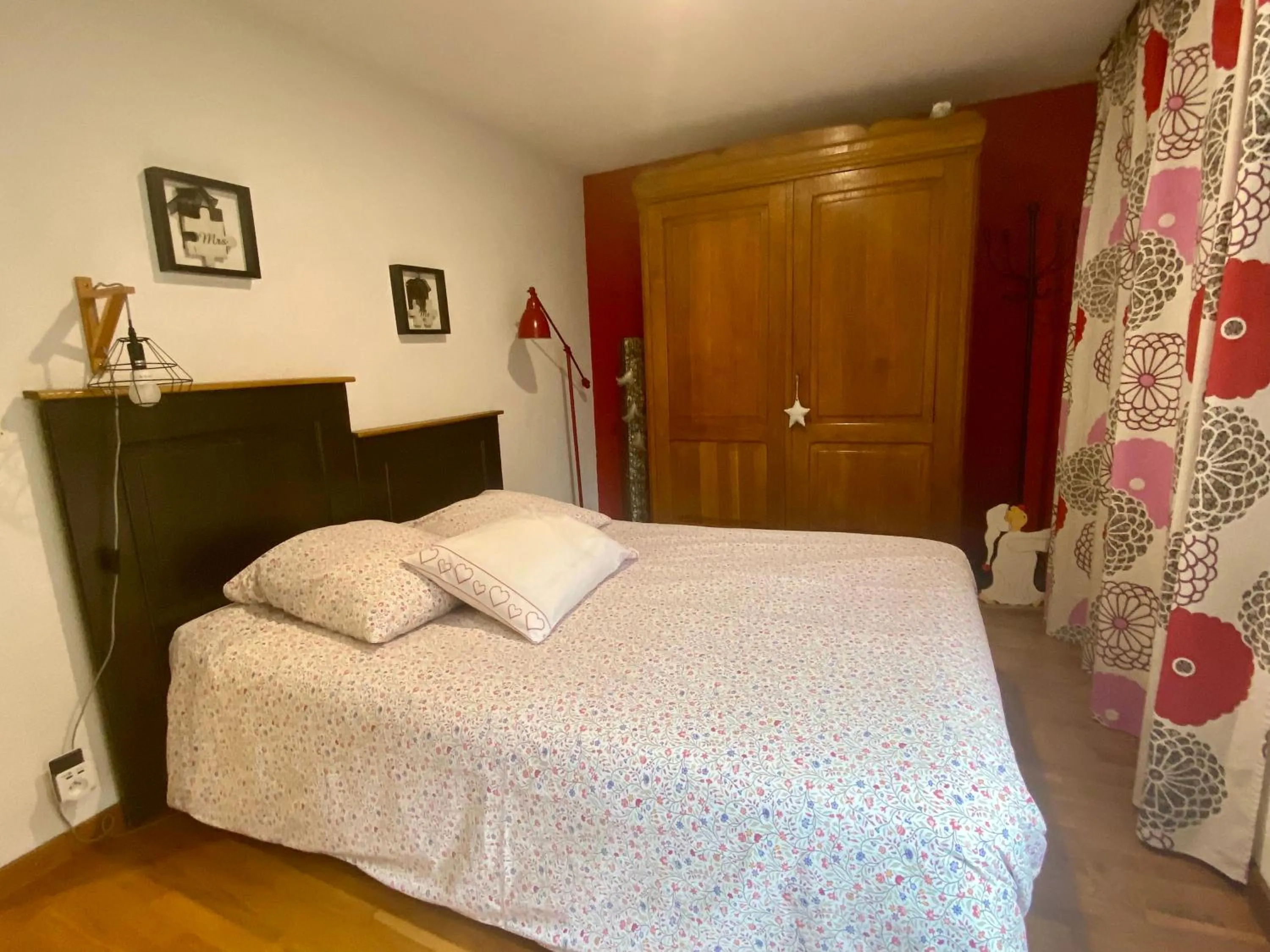 Bed in Appartement de caractère au calme 15 mins quartier historique, Gîte du Merlenchanteur