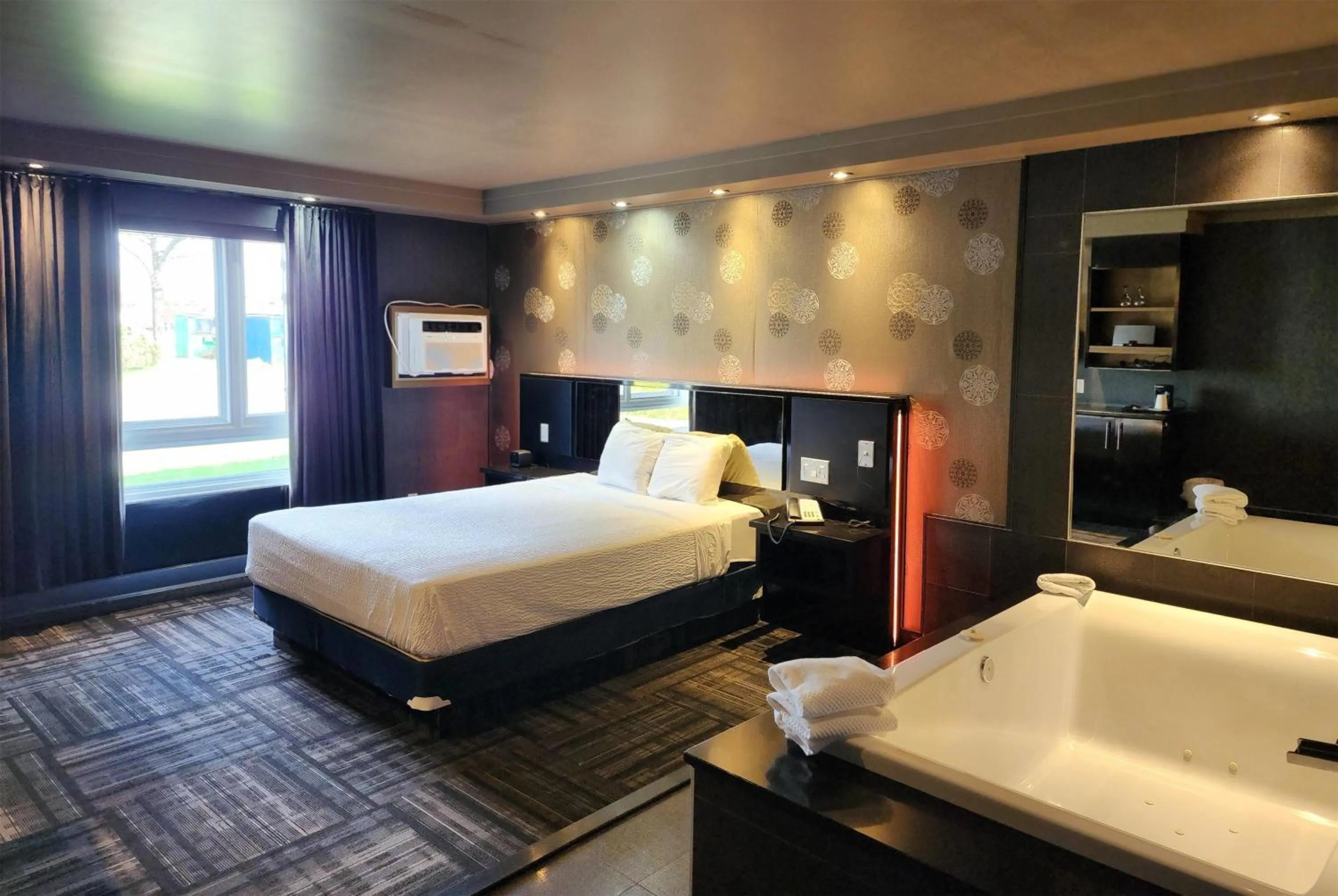 Photo of the whole room, Bed in Ramada by Wyndham Laval