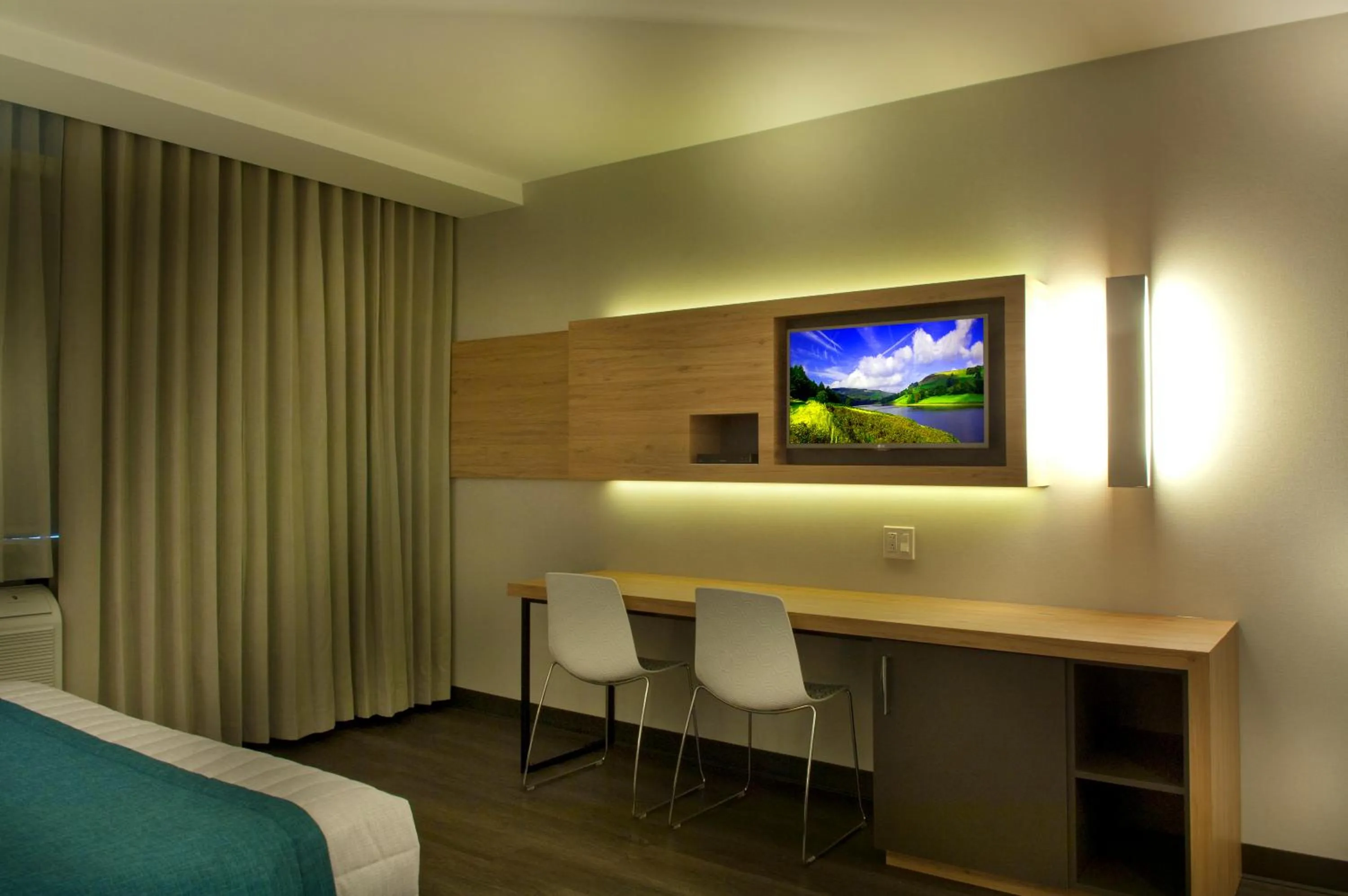 TV and multimedia, Bed in Ramada by Wyndham Laval