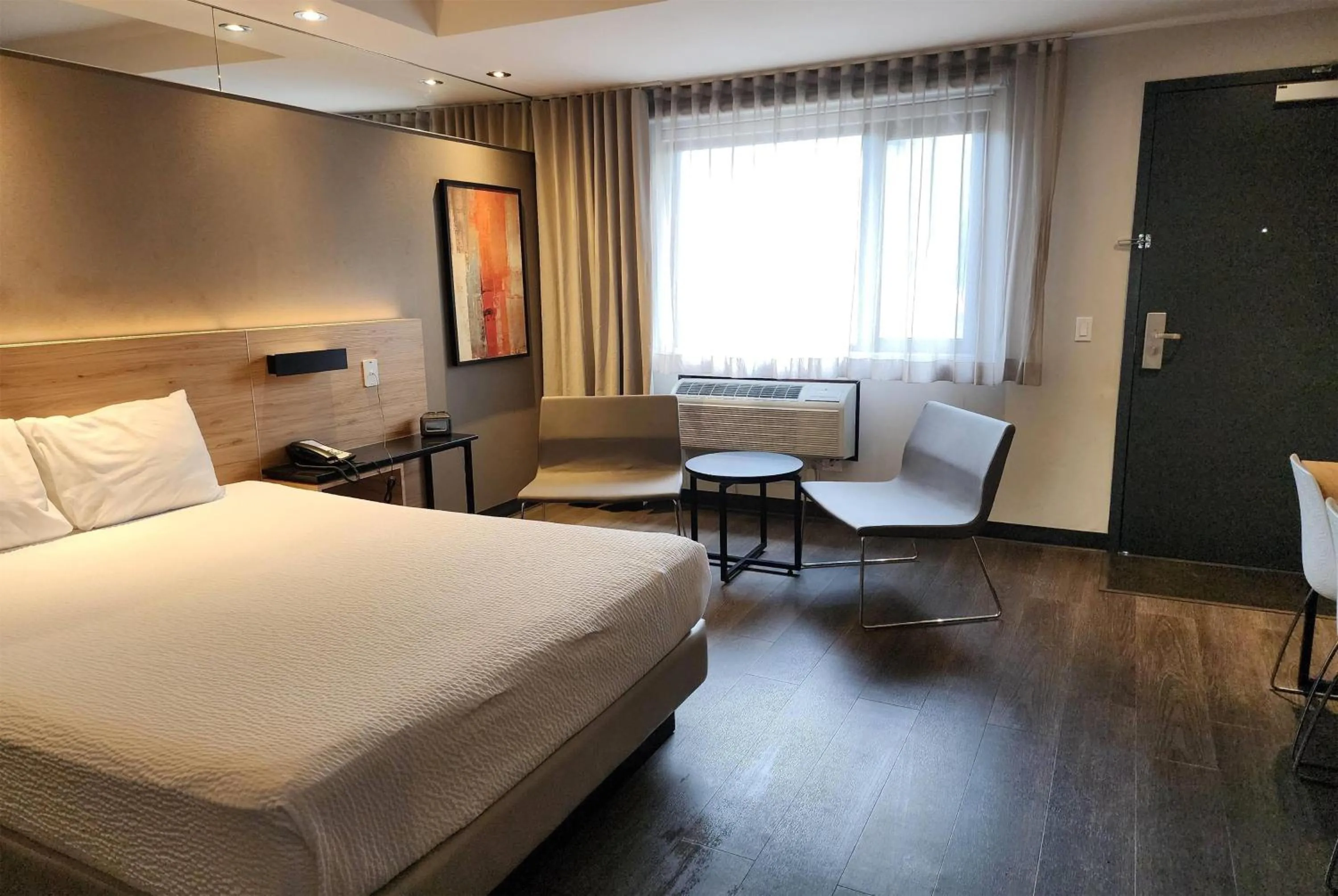 Photo of the whole room, Bed in Ramada by Wyndham Laval