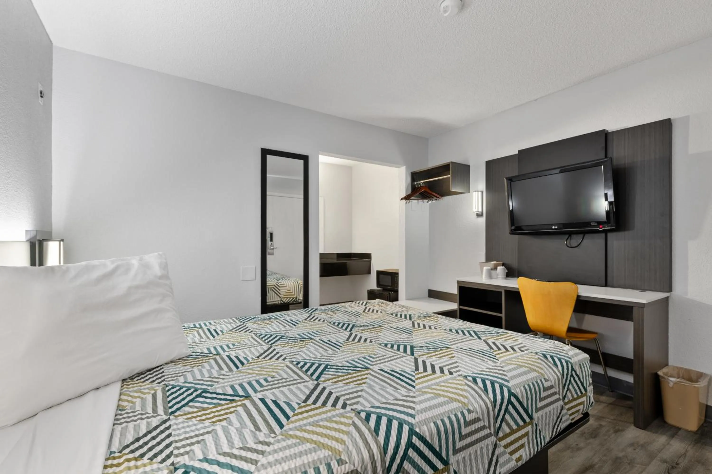 Bed in Motel 6-San Diego, CA - North