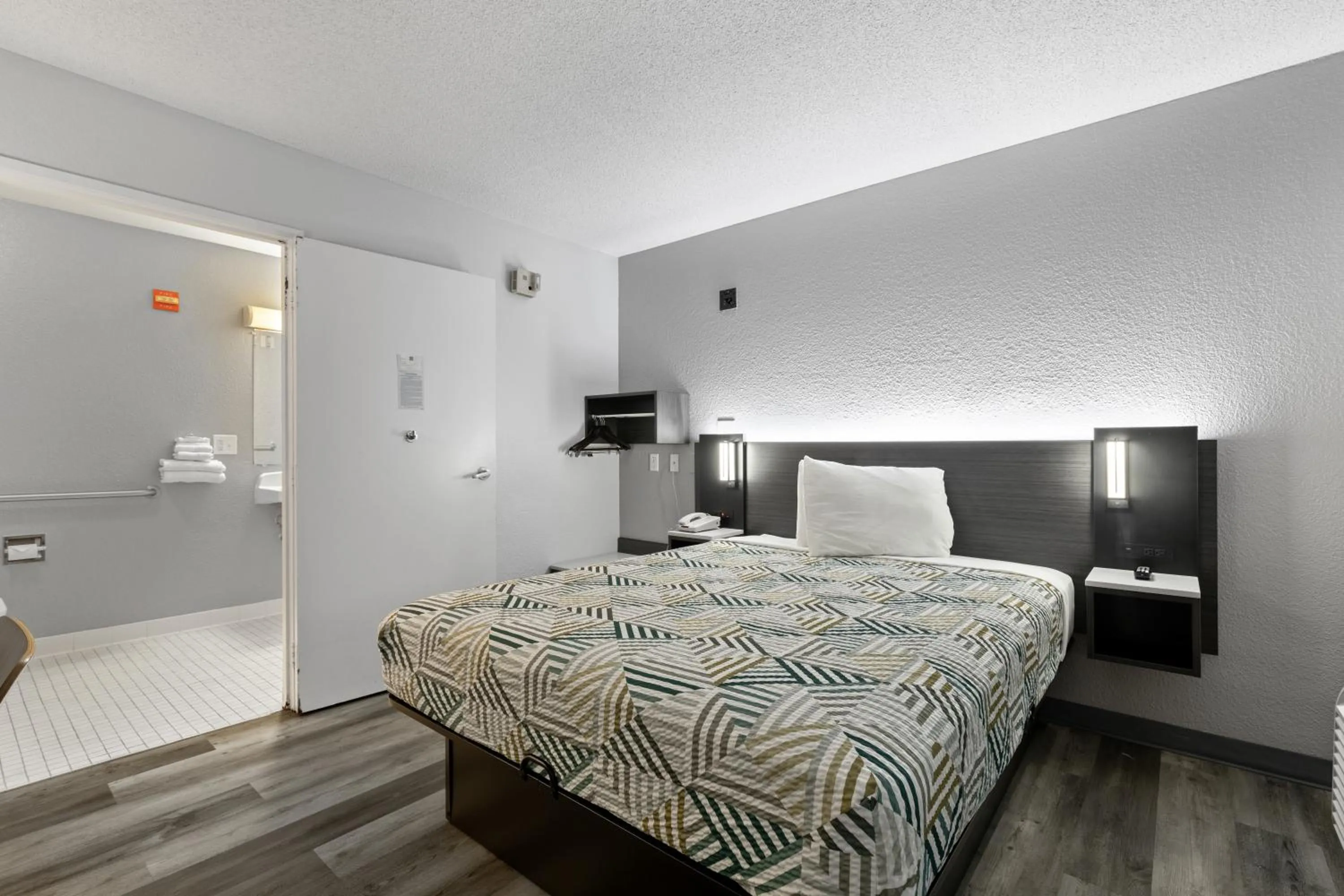 Photo of the whole room, Bed in Motel 6-San Diego, CA - North