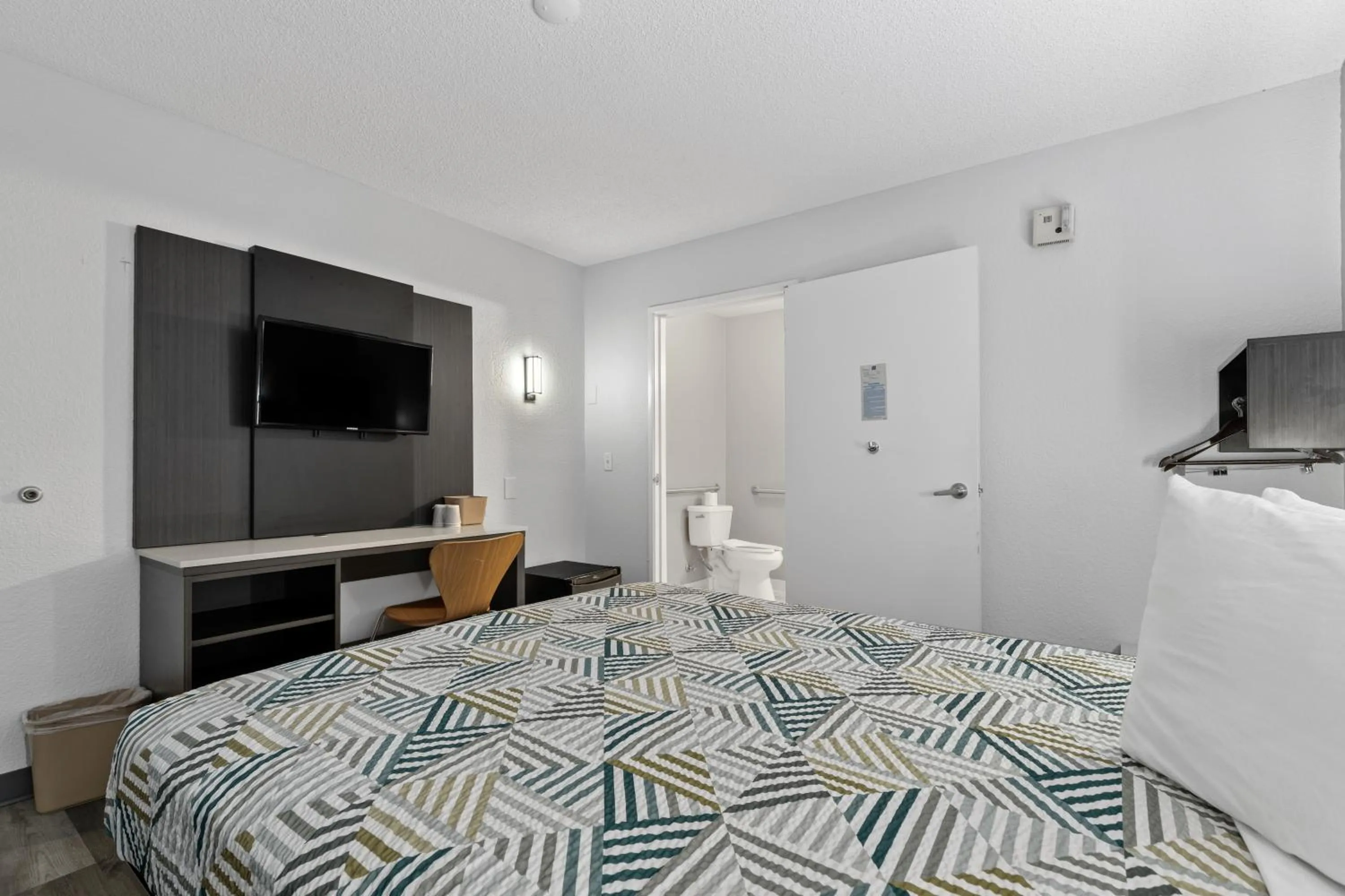 Bed in Motel 6-San Diego, CA - North