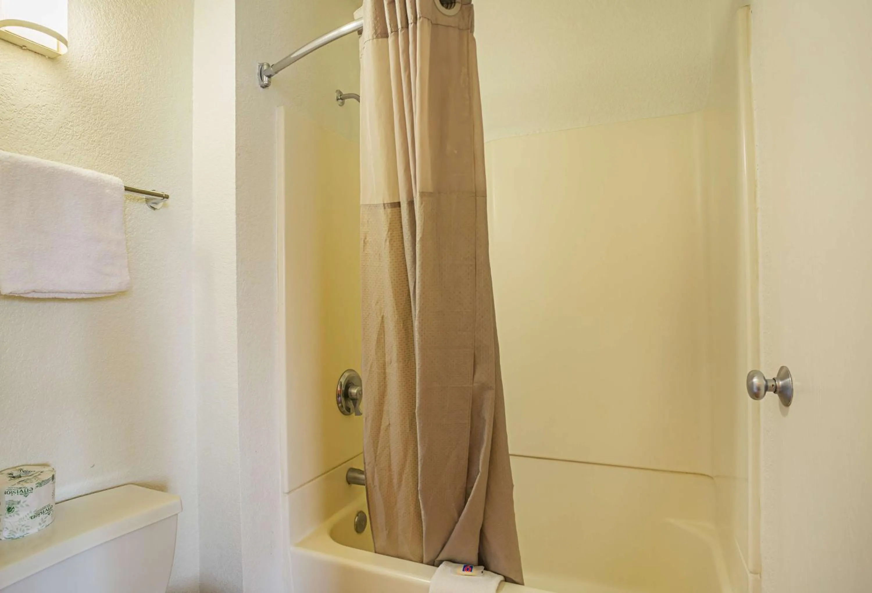 Shower in Motel 6-Yuma, AZ - East