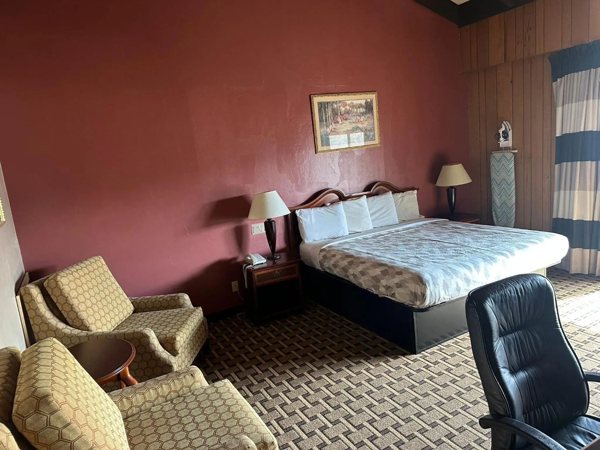 Bed in Americas Best Value Inn Franklin