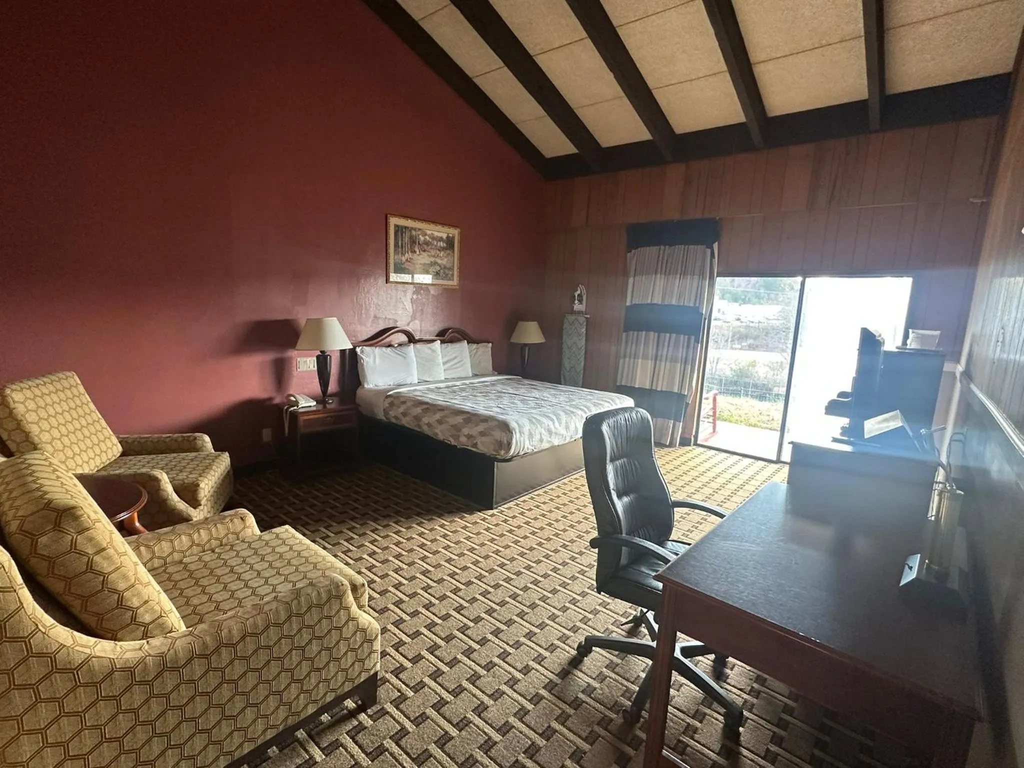 Bed in Americas Best Value Inn Franklin