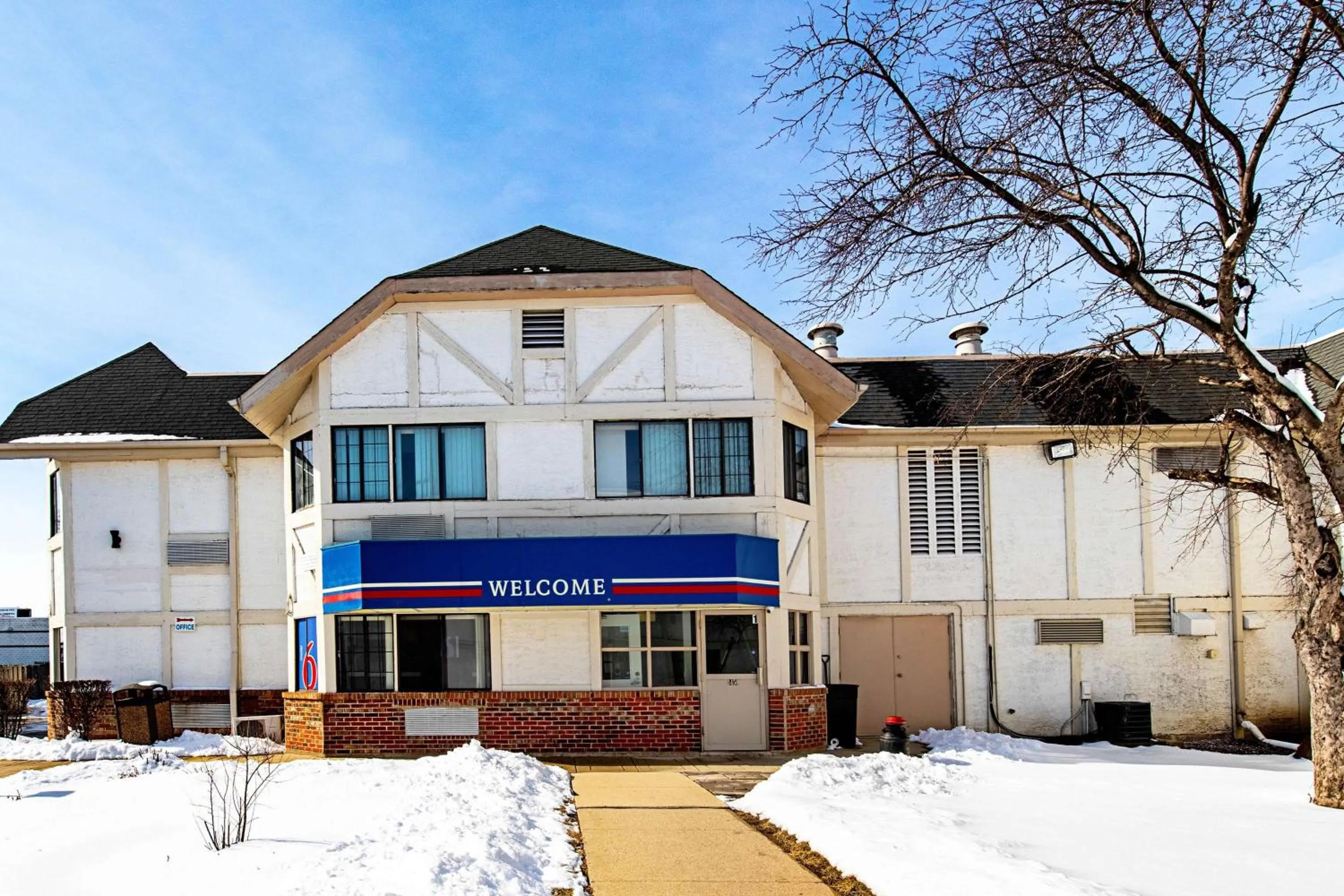 Property building in Motel 6-Palatine, IL - Chicago Northwest
