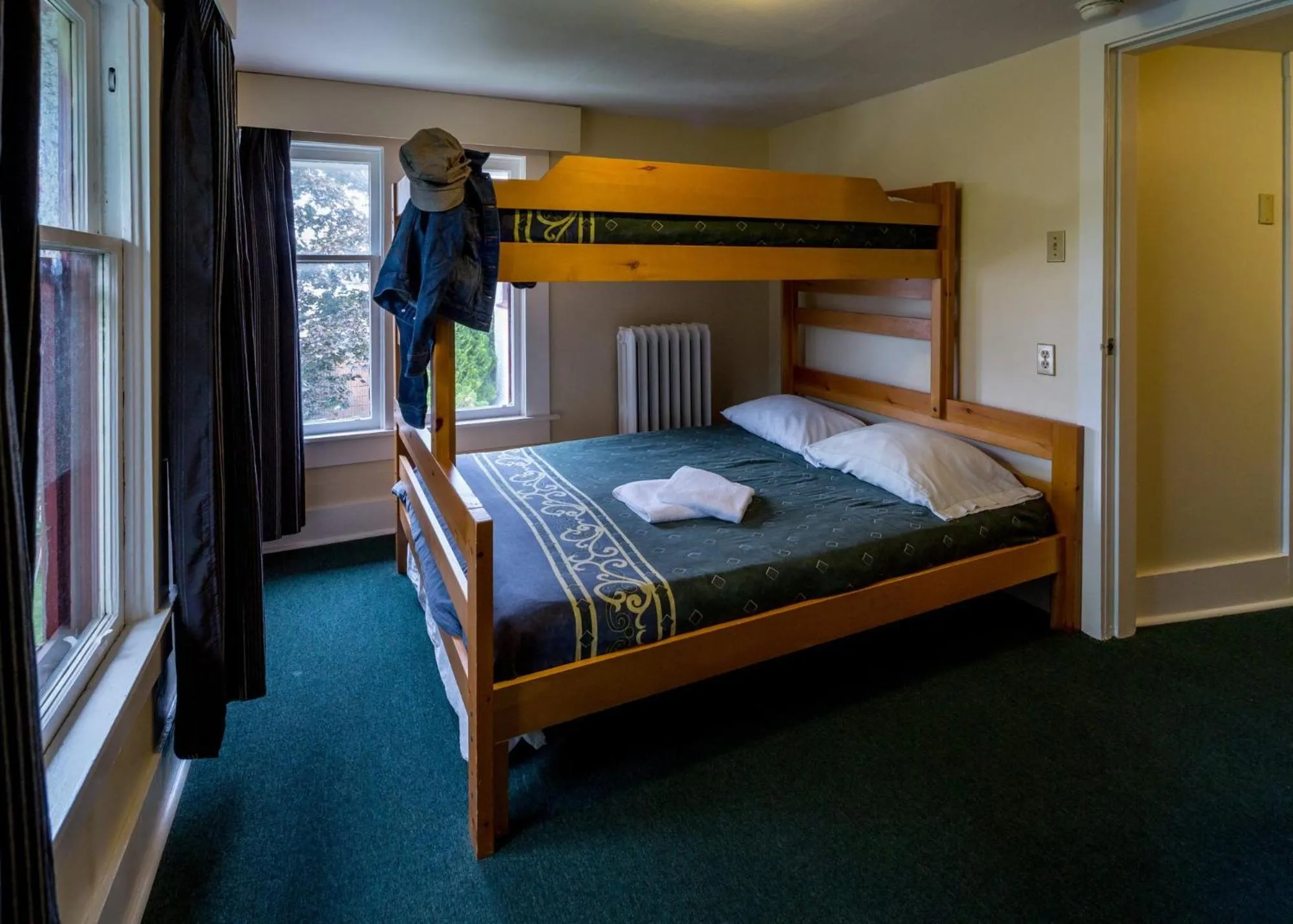 Triple Room with Shared Bathroom in HI Penticton - Hostel